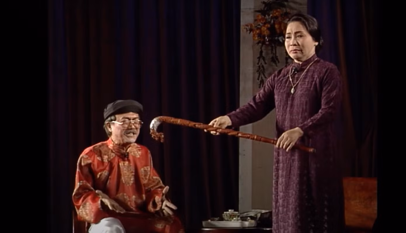 NSND Diệp Lang và NSND Bạch Tuyết trong vở diễn Đời cô Lựu. NSND Diệp Lang và NSND Bạch Tuyết trong vở diễn Đời cô Lựu.