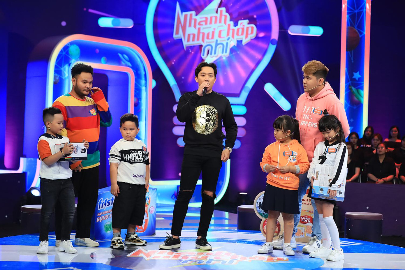 Trấn Thành nhiều năm đảm nhận vai trò MC của Nhanh như chớp nhí. Trấn Thành nhiều năm đảm nhận vai trò MC của Nhanh như chớp nhí.