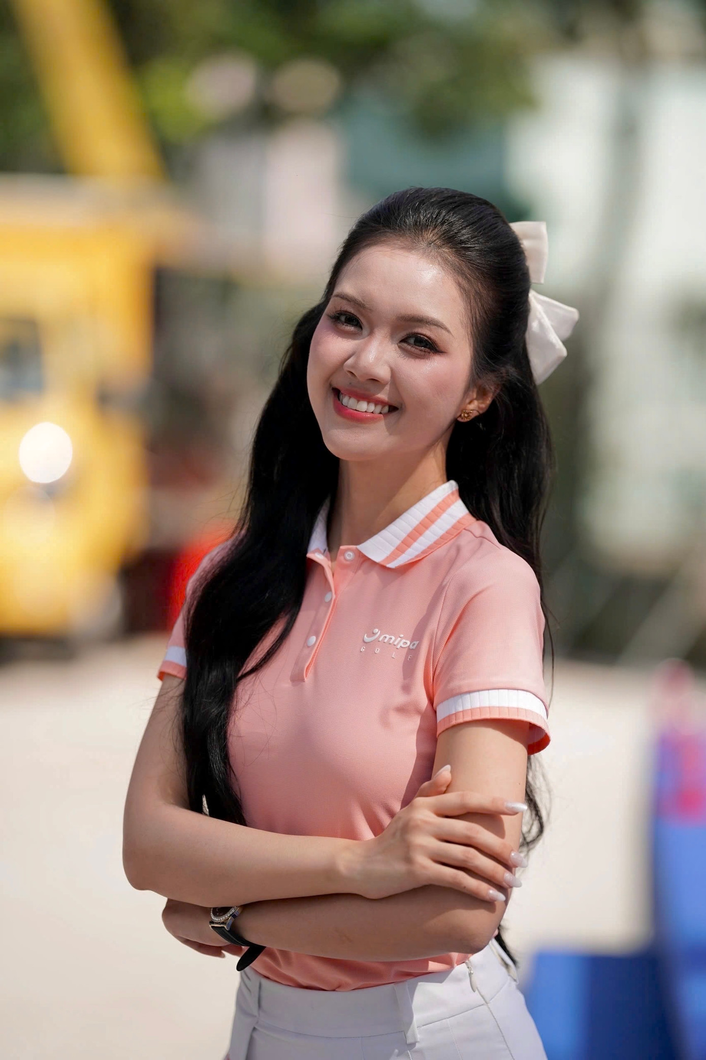 Đại sứ Truyền thông và Nghệ thuật tại Hoa hậu Việt Nam 2024 đồng thời ấn tượng trước sự chuyên nghiệp của ban tổ chức. &quot;Trước giải pickleball, báo Tiền Phong tổ chức giải golf hoành tráng. Tôi cũng có cơ hội tham gia giải chạy marathon của báo. Bất kỳ chương trình nào của báo Tiền Phong cũng chuyên nghiệp và chỉn chu&quot;, cô chia sẻ.