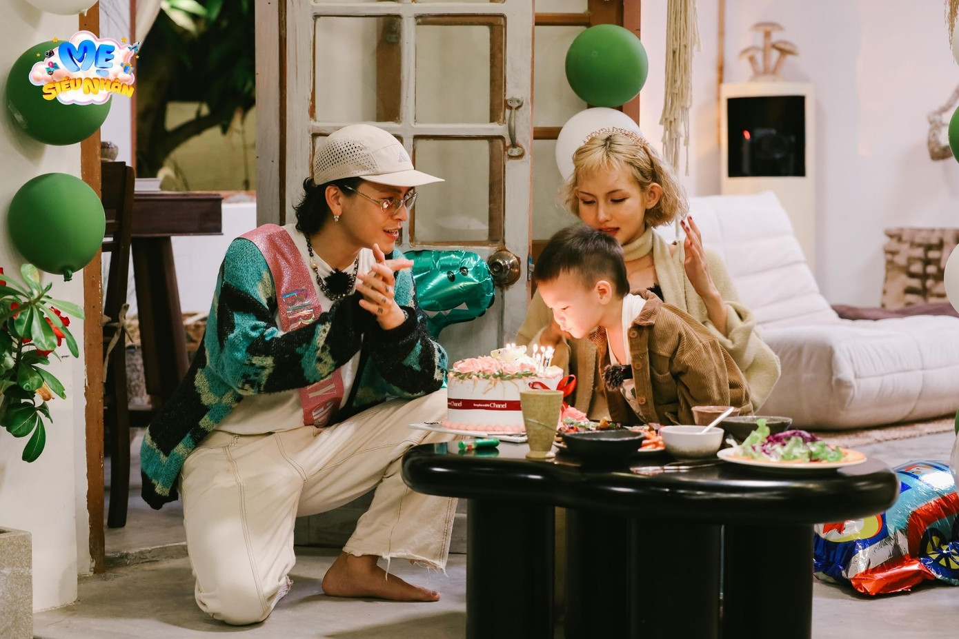 Gia đình Lâm Minh - Decao trong chương trình Mẹ siêu nhân. Gia đình Lâm Minh - Decao trong chương trình Mẹ siêu nhân.