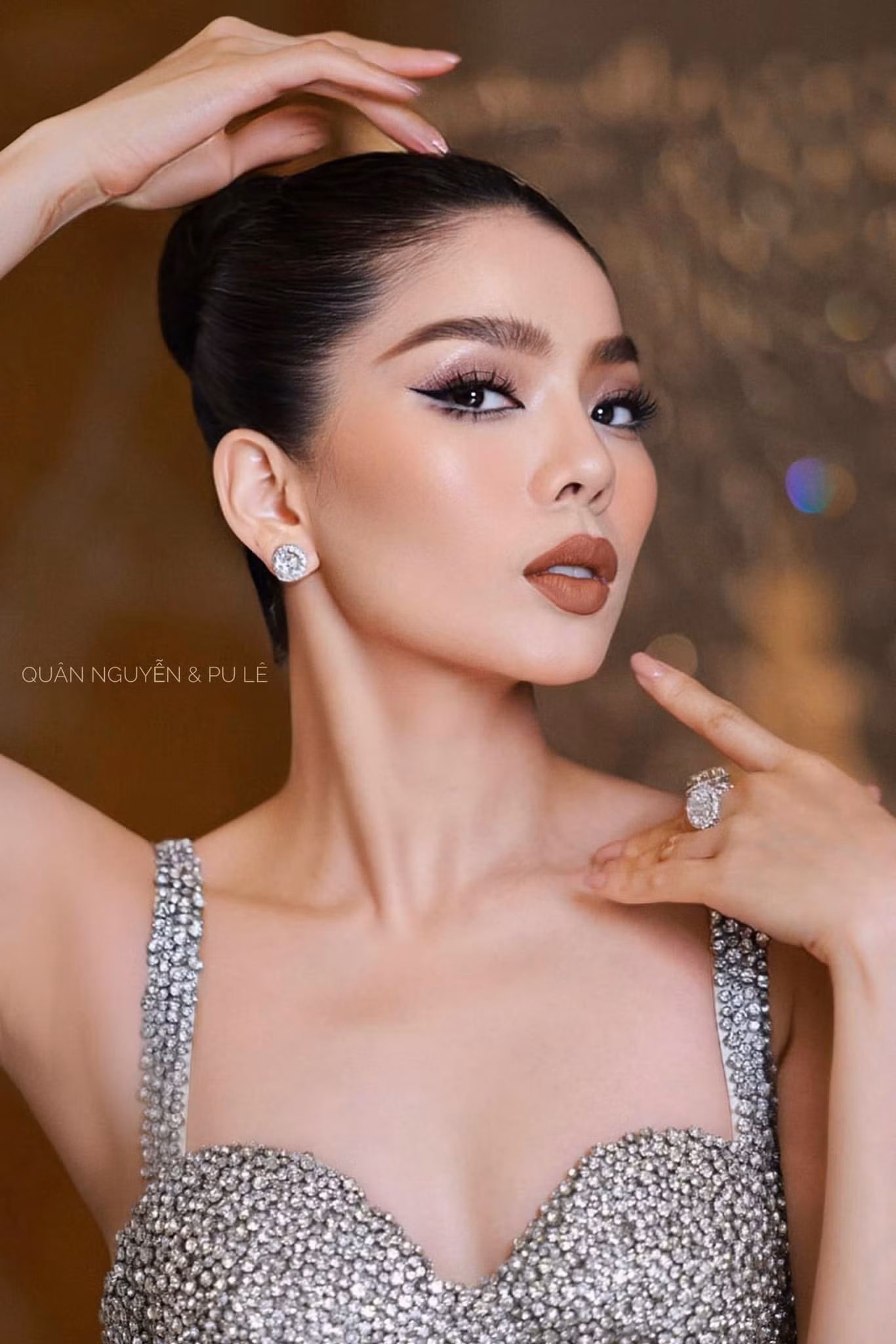 Bức ảnh khiến Lệ Quyên bị chuyên gia trang điểm người Mỹ nói xấu tính.