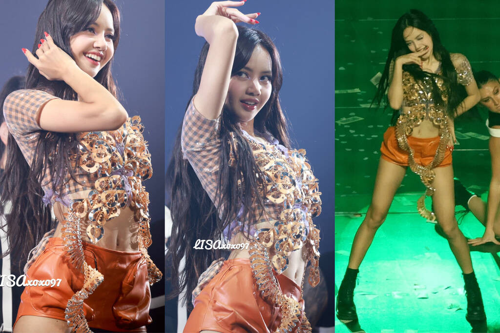Thiết kế cầu kỳ là trang phục được Lisa ưu tiên chọn khi lên sân khấu. Em út BlackPink luôn biết cách gây chú ý, đặc biệt là cơn mưa tiền in hình gương mặt mình tại đêm diễn 16/9 ở Seoul, Hàn Quốc.