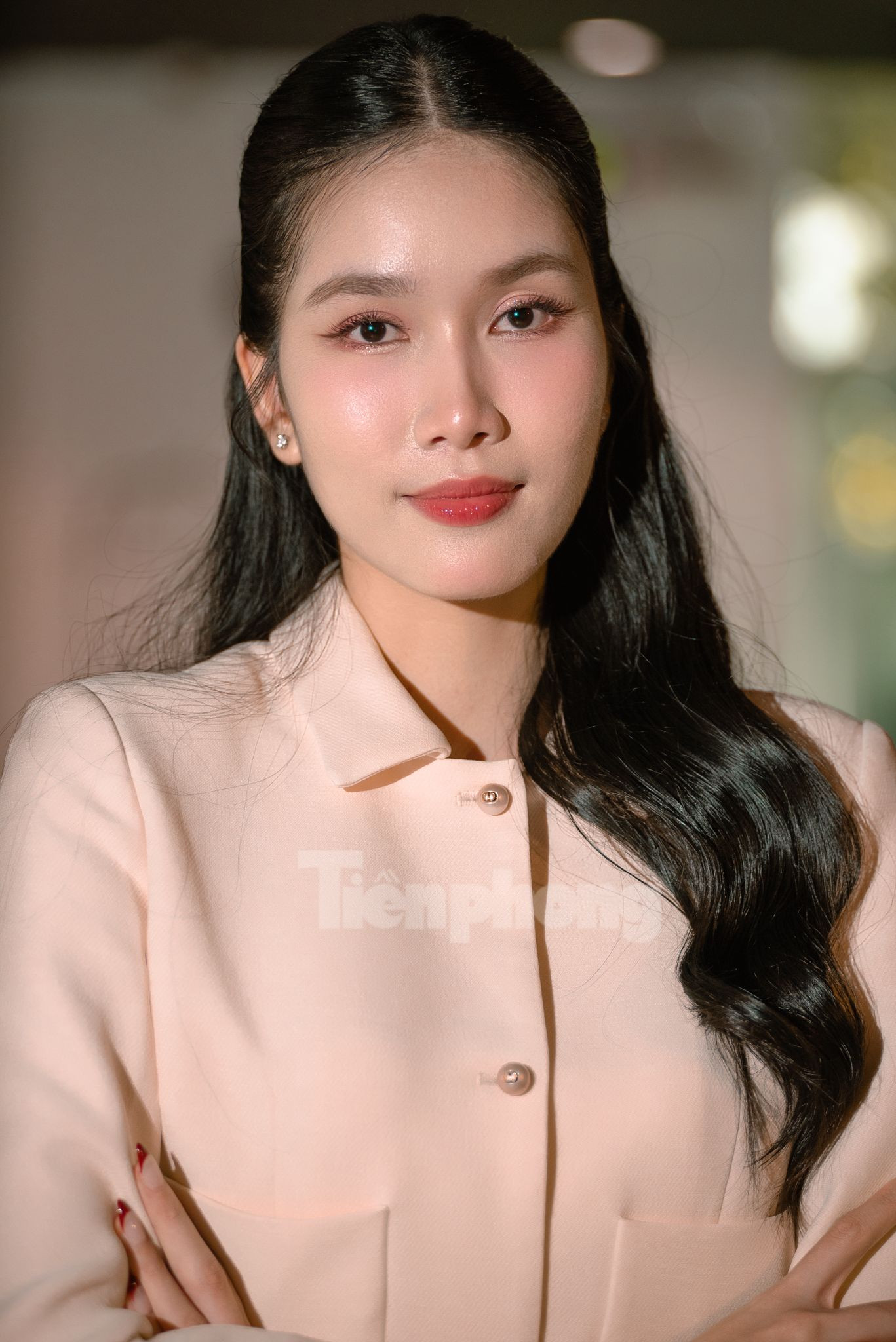 Phương Anh đồng thời cho biết việc chỉn chu váy áo, phong cách là cách định hình giá trị và thương hiệu của bản thân. "Khi nhãn hàng nhìn vào, họ nhìn thấy tôi chỉn chu cũng tin tưởng, yên tâm để hợp tác. Tôi luôn muốn mang lại giá trị, lợi ích lớn cho thương hiệu mình đồng hành", cô nói thêm.