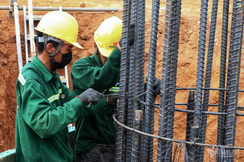 Về gói thầu 5.10 sau hơn 3 tháng, đại diện đơn vị tư vấn giám sát liên danh nhà thầu JAC - CONINCO thông tin, các bên vẫn đang thực hiện đúng tiến độ đề ra. Tuy nhiên, để hoàn thành gói thầu nhà ga hành khách trong 39 tháng, các nhà thầu cần nỗ lực nhiều hơn trong thời gian tới.