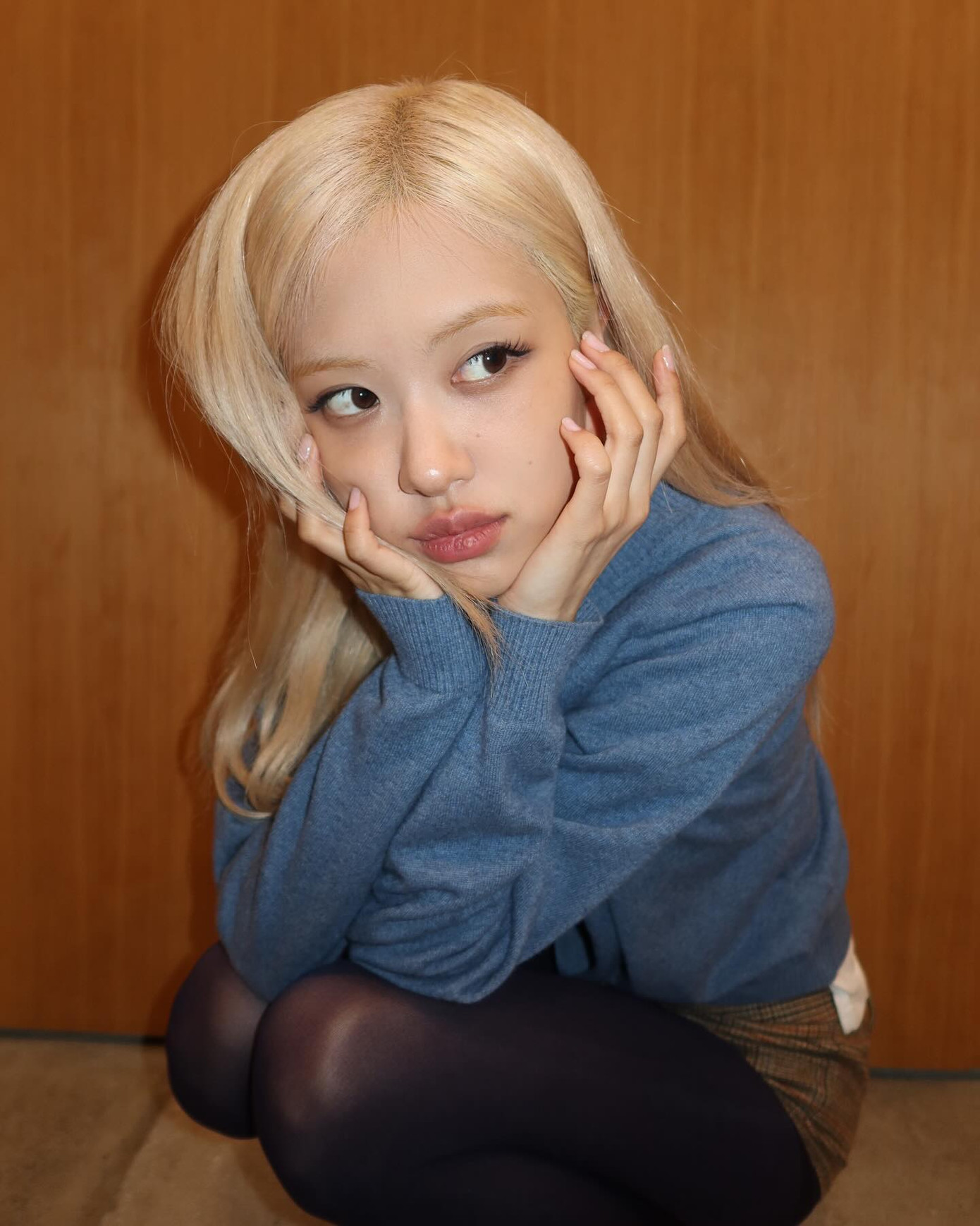 Sơn Tùng giải thích lỡ tay ấn theo dõi Rose (BlackPink).