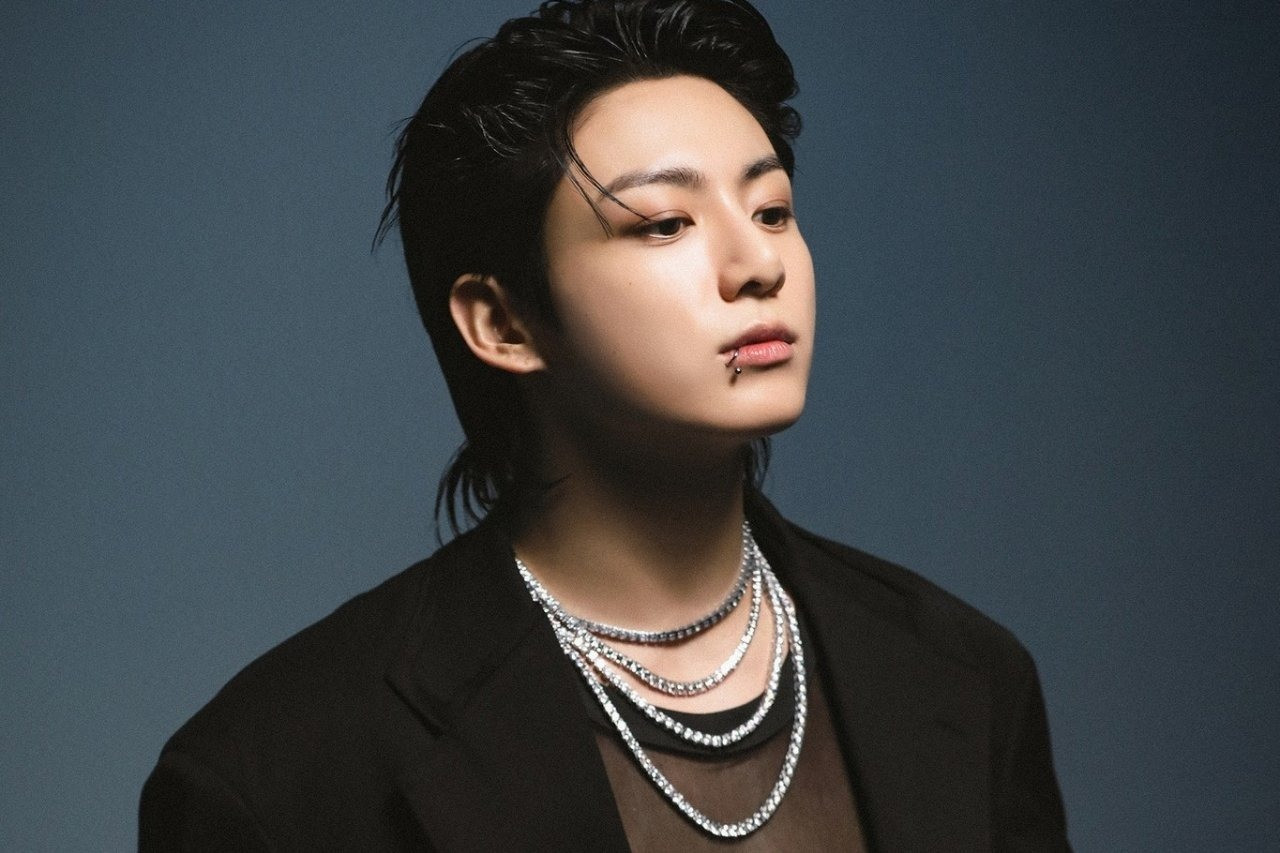 Jungkook gặt hái nhiều thành công với album Golden. Jungkook gặt hái nhiều thành công với album Golden.