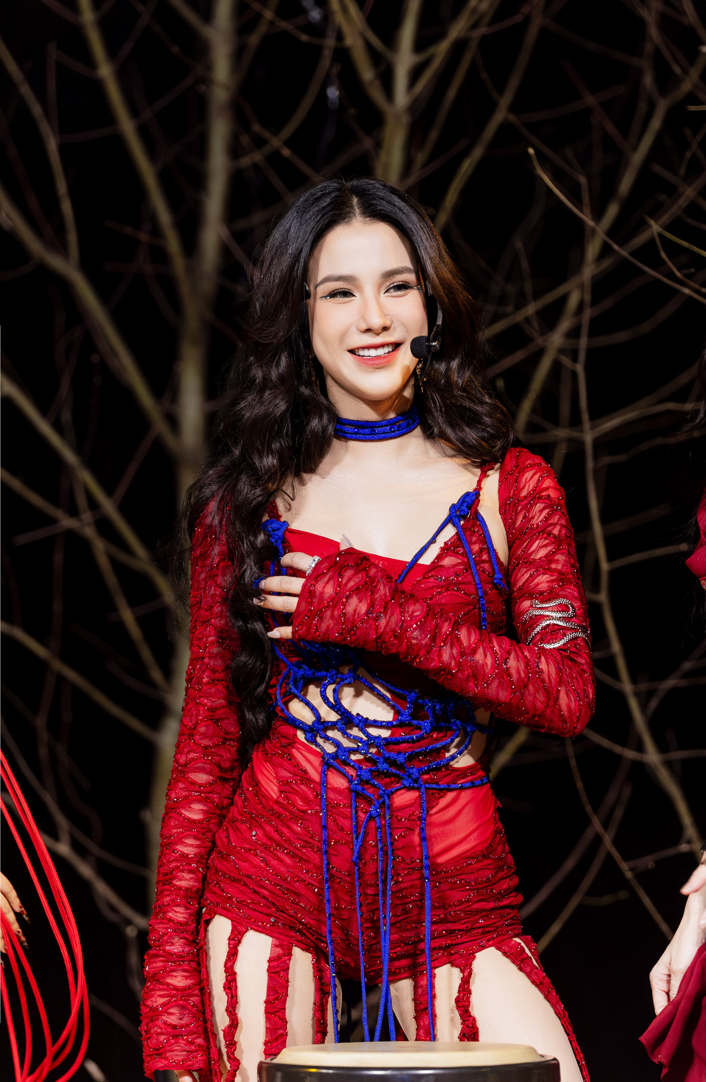 Chị đẹp Diệp Lâm Anh cho biết cô thấy thoải mái sau thời gian đối mặt với áp lực, biến cố hôn nhân. "Nụ cười của tôi đang rất chân thật. Phụ nữ luôn được cho là phái yếu, bản thân tôi thời gian qua không tránh được việc mất đi nghị lực. Cảm ơn các chị thời gian qua giúp tôi vượt qua áp lực", cô chia sẻ. Chị đẹp Diệp Lâm Anh cho biết cô thấy thoải mái sau thời gian đối mặt với áp lực, biến cố hôn nhân. "Nụ cười của tôi đang rất chân thật. Phụ nữ luôn được cho là phái yếu, bản thân tôi thời gian qua không tránh được việc mất đi nghị lực. Cảm ơn các chị thời gian qua giúp tôi vượt qua áp lực", cô chia sẻ.