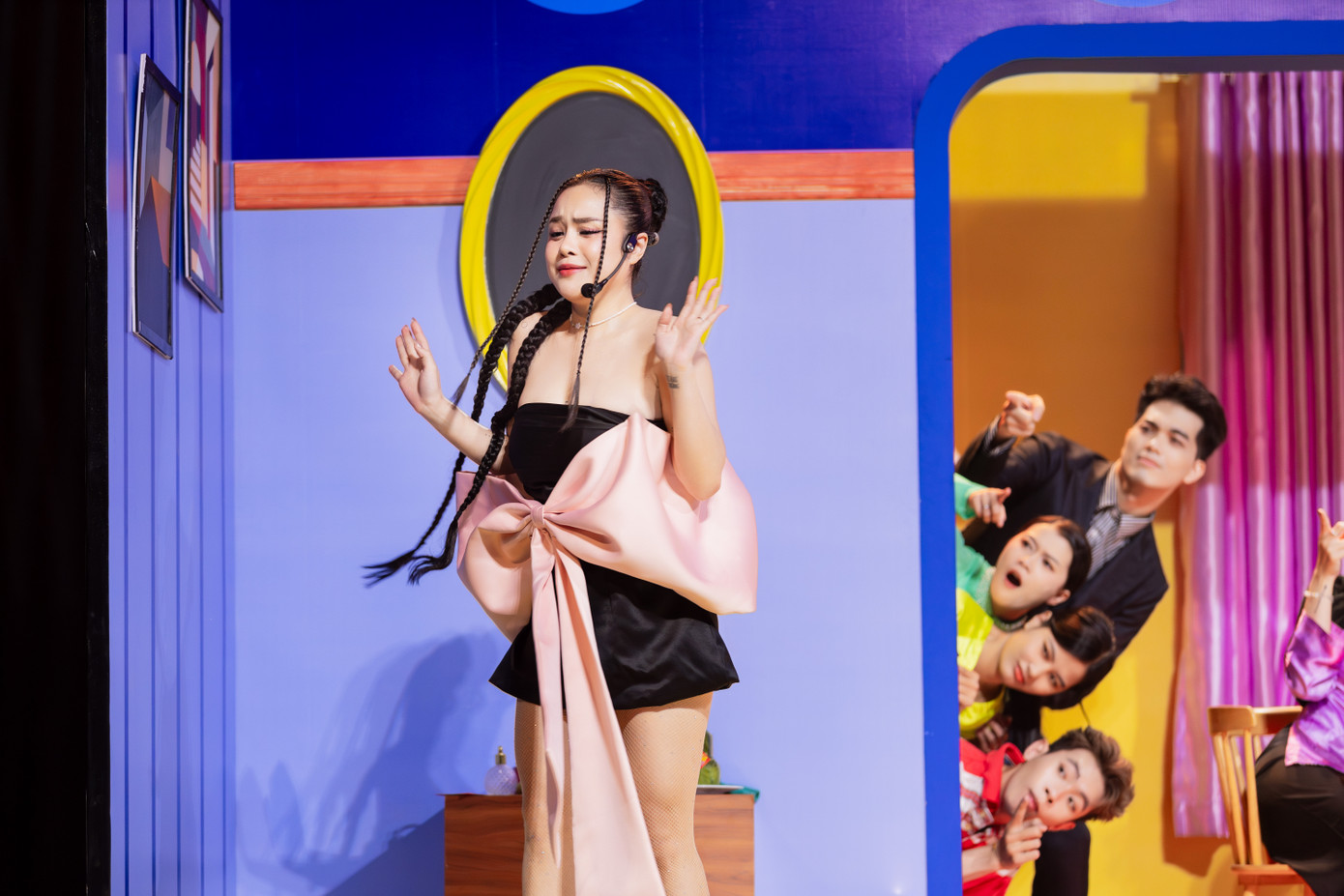 Thái Trinh nói Tết Giáp Thìn là mùa Tết đặc biệt với cô. "Tôi vừa được cầu hôn nhưng chưa có kế hoạch đặc biệt tiếp theo. Tôi nghĩ mình chỉ lo làm việc trong năm nay nhưng người tính không bằng trời tính. Có những chuyện xảy ra đúng thời điểm phù hợp với chính mình, lúc đó cảm thấy sẵn sàng và không giống bản thân những năm trước", nữ ca sĩ chia sẻ. Thái Trinh nói Tết Giáp Thìn là mùa Tết đặc biệt với cô. "Tôi vừa được cầu hôn nhưng chưa có kế hoạch đặc biệt tiếp theo. Tôi nghĩ mình chỉ lo làm việc trong năm nay nhưng người tính không bằng trời tính. Có những chuyện xảy ra đúng thời điểm phù hợp với chính mình, lúc đó cảm thấy sẵn sàng và không giống bản thân những năm trước", nữ ca sĩ chia sẻ.