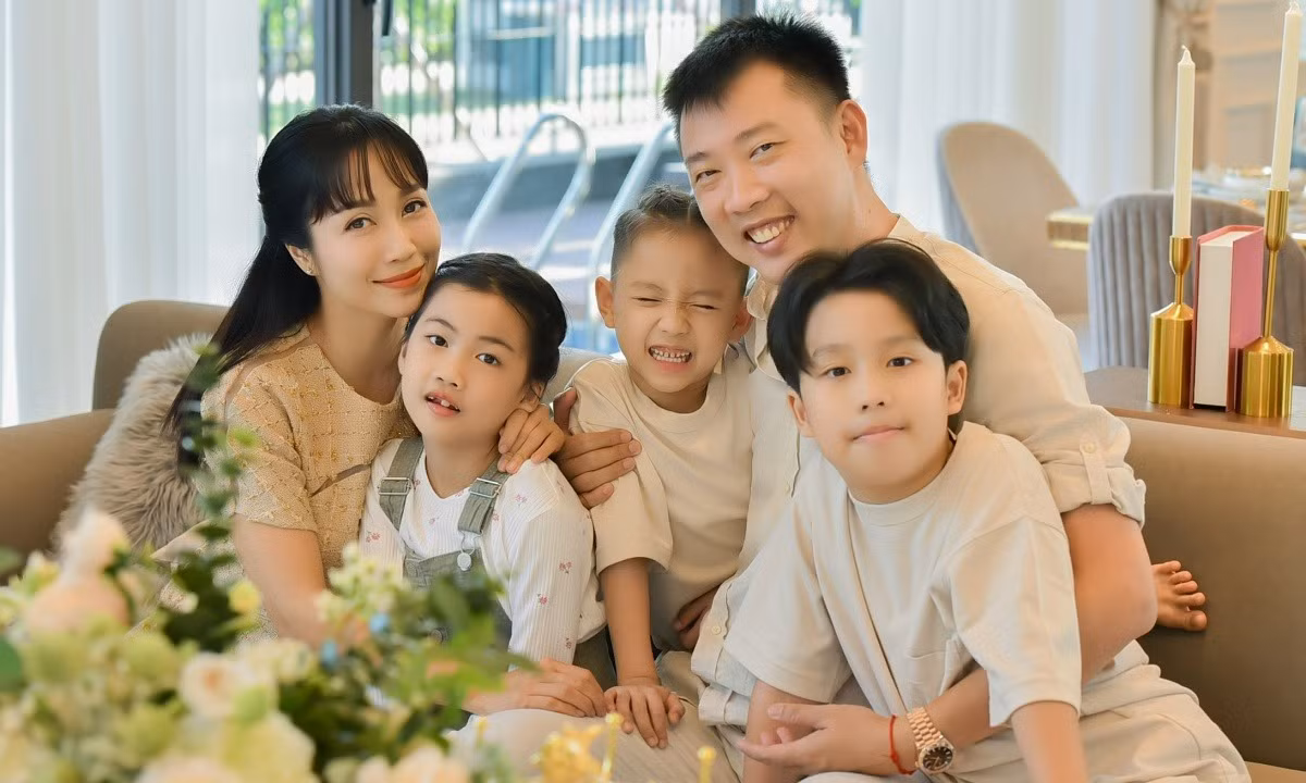 Gia đình của NSƯT Ốc Thanh Vân.