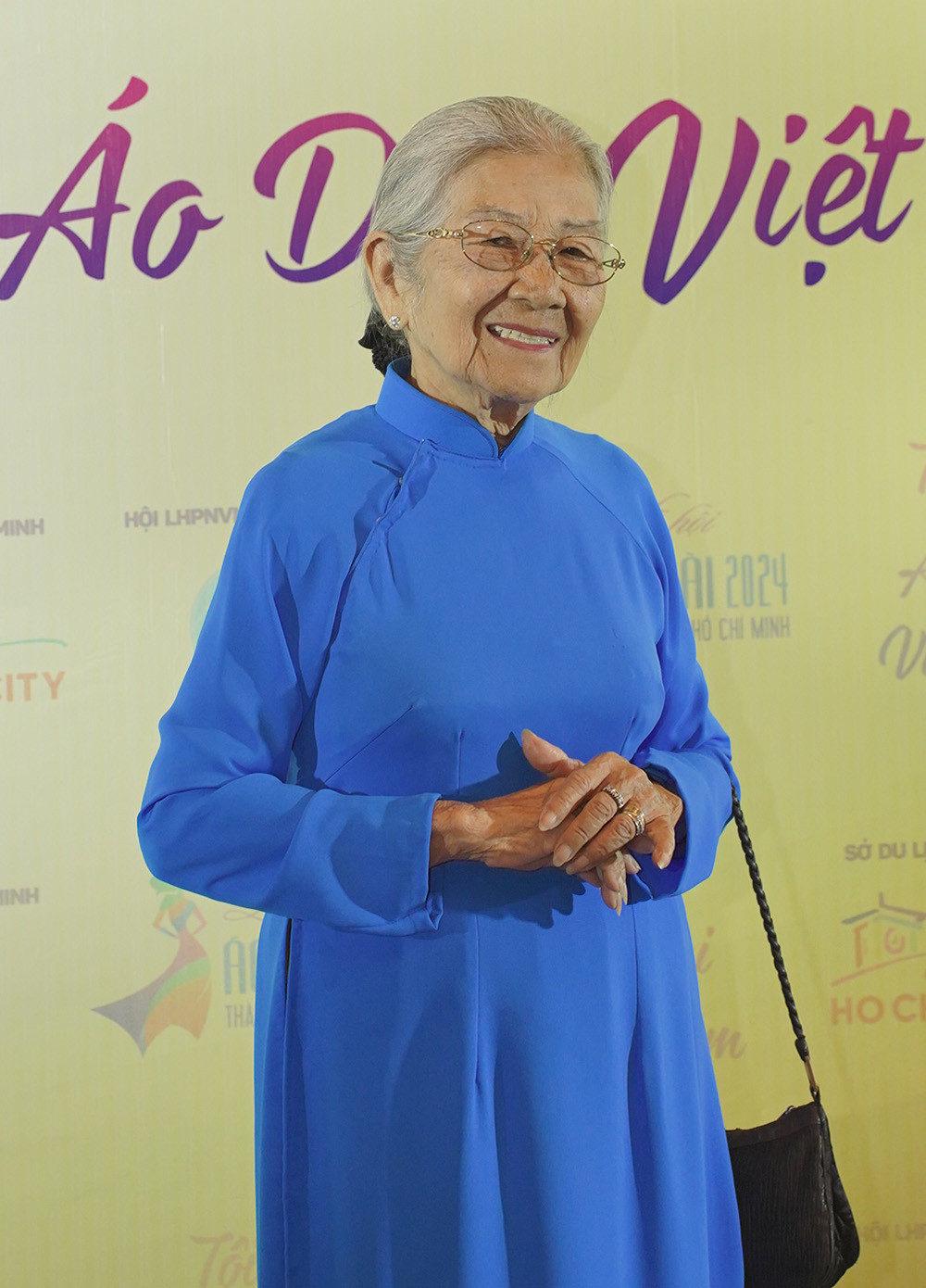 Xuất hiện tại buổi giới thiệu lễ hội, NSƯT Phi Điểu chọn áo dài trơn đơn giản. Ở tuổi 91, bà khỏe mạnh, thường tham gia các sự kiện văn hóa, chăm hoạt động nghệ thuật. "Tôi tham gia Lễ hội Áo dài TPHCM vì muốn góp phần quảng bá tà áo truyền thống Việt Nam", nữ nghệ sĩ nói.