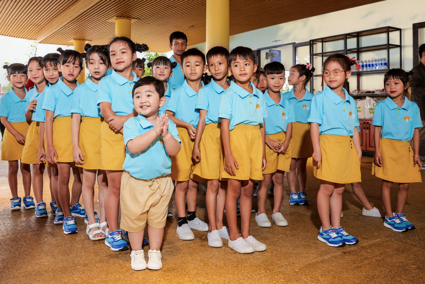 Học sinh khai giảng tại Trường Tiểu học Hiểu về trái tim Đắk Nông.