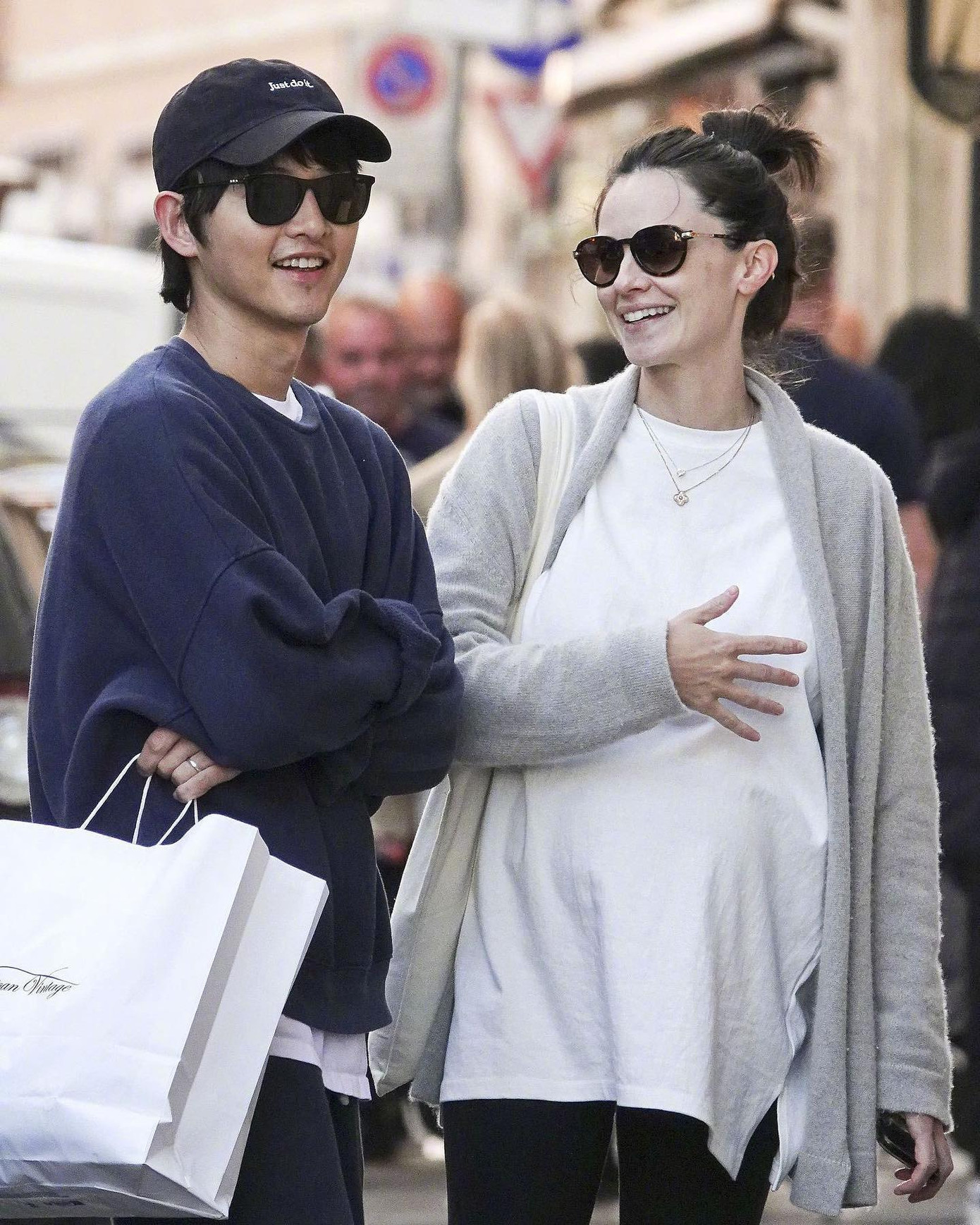 Song Joong Ki chưa công khai ảnh con trai. Song Joong Ki chưa công khai ảnh con trai.