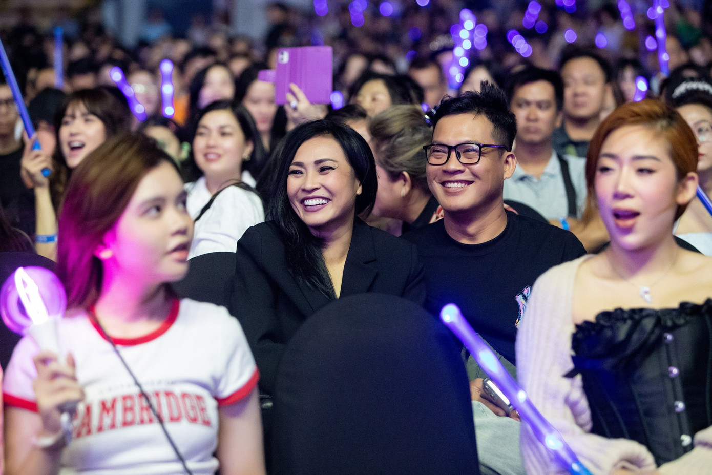 Phương Thanh hòa theo cảm xúc trong đêm diễn của Trung Quân Idol. Tại live concert, Bướm Mặt Trăng thể hiện nhiều bản hit như Anh tự do nhưng cô đơn, Tình nào không như tình đầu, Chân ái, Tình nhân ơi...