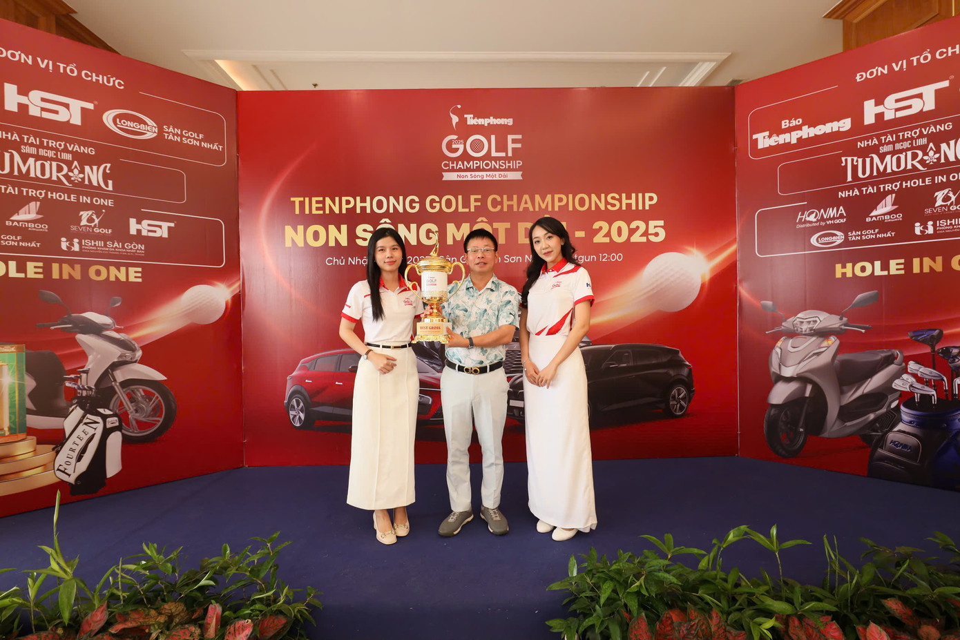 Nhà báo Phùng Công Sưởng nói thêm chủ đề Non sông một dải của Tiền Phong Golf Championship như lời nhắc nhở giá trị về lòng yêu nước, sự kiên cường và tinh thần đoàn kết toàn dân. &quot;Những điều đó sẽ mãi được gìn giữ, phát huy trong từng suy nghĩ, từng hành động của người Việt Nam hôm nay và mai sau&quot;, Trưởng Ban tổ chức Tiền Phong Golf Championship nhấn mạnh.