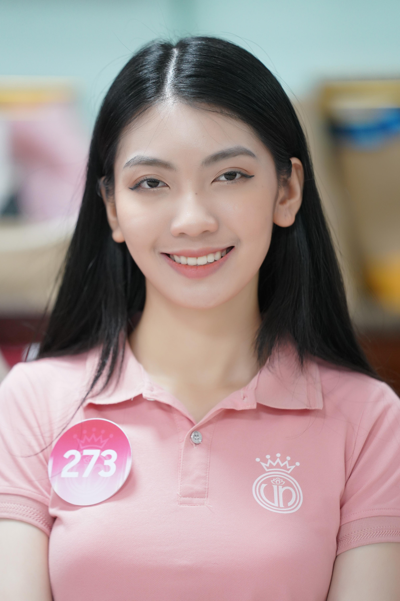 Theo lời chuyên gia Khuất Ánh Tuyết, cười là truyền năng lượng tích cực đến người khác. Nụ cười cũng là vẻ đẹp trên khuôn mặt người phụ nữ. Cách cười thể hiện nét đẹp tinh thần lẫn hình thể cho thí sinh. Lê Thị Tuyết Lâm (SBD 273) và Nguyễn Lê Hoàng Linh (SBD 113) cười tự nhiên trong buổi tập. Theo lời chuyên gia Khuất Ánh Tuyết, cười là truyền năng lượng tích cực đến người khác. Nụ cười cũng là vẻ đẹp trên khuôn mặt người phụ nữ. Cách cười thể hiện nét đẹp tinh thần lẫn hình thể cho thí sinh. Lê Thị Tuyết Lâm (SBD 273) và Nguyễn Lê Hoàng Linh (SBD 113) cười tự nhiên trong buổi tập.