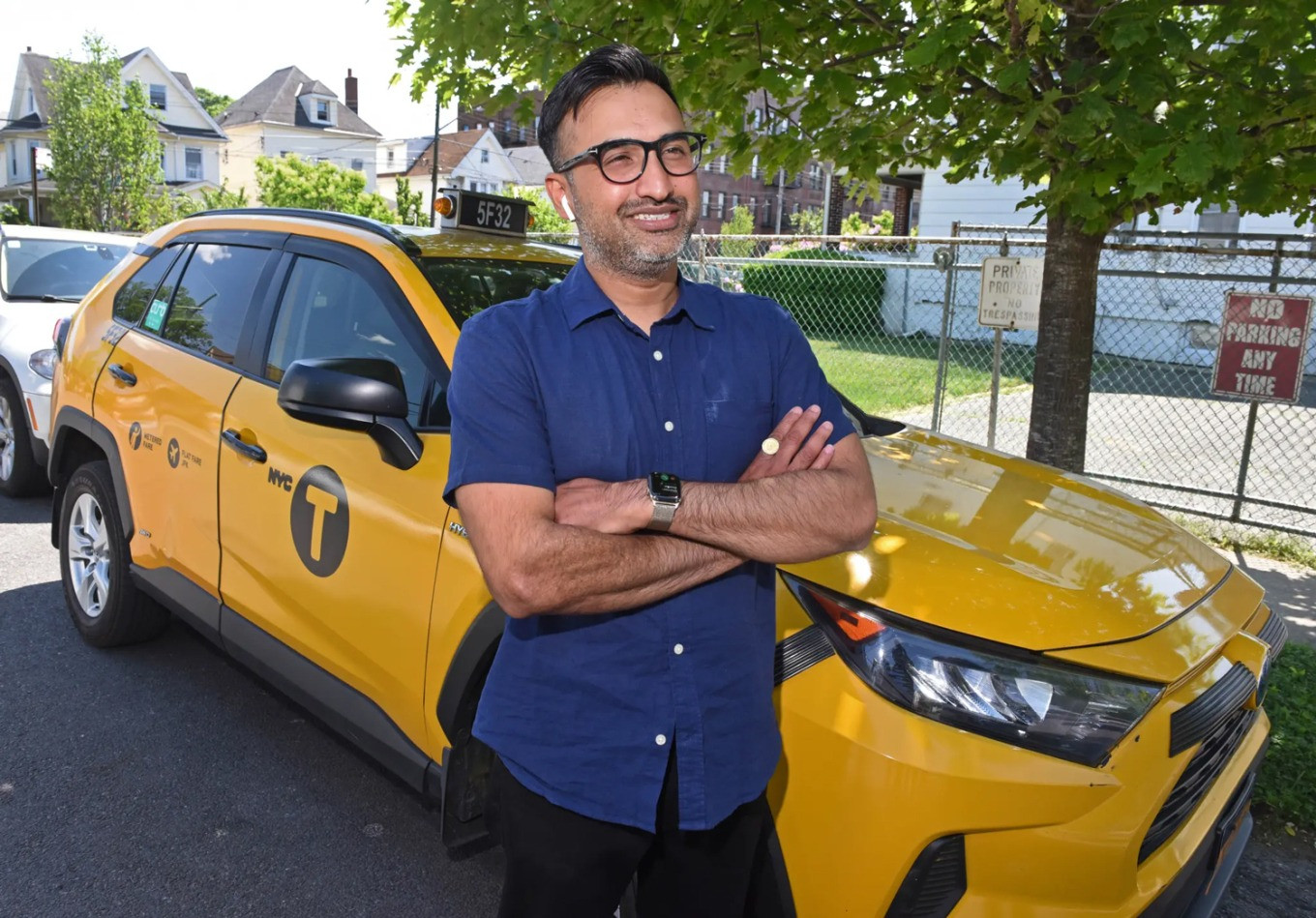 Tài xế Sonny Singh giúp Harry và Meghan Markle cắt đuôi paparazzi. Tài xế Sonny Singh giúp Harry và Meghan Markle cắt đuôi paparazzi.