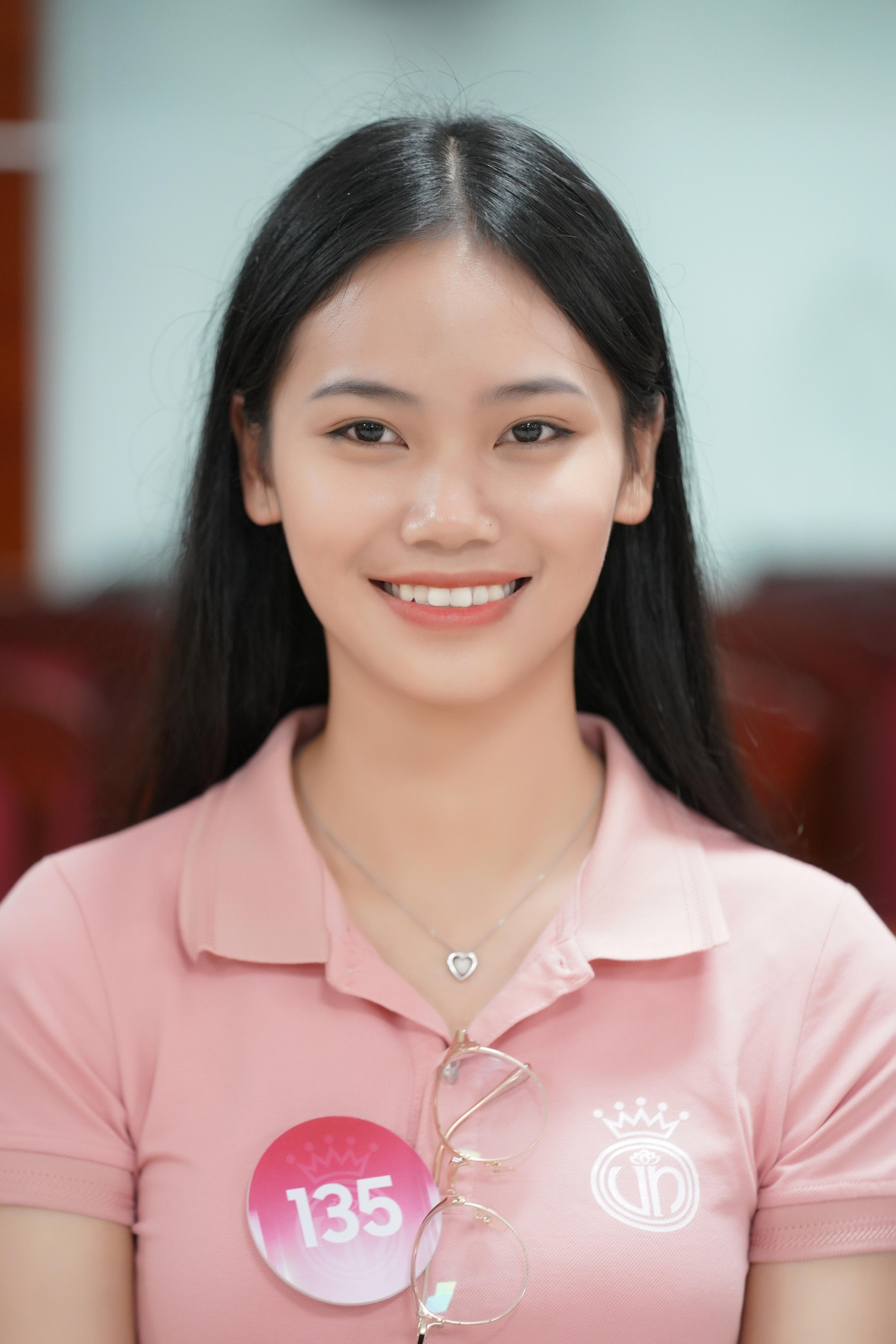 Sau lớp luyện cười, nhiều thí sinh cải thiện nụ cười, khả năng thể hiện thần thái trước ống kính. Thí sinh Nguyễn Thúy Quỳnh (SBD 135) và Phan Thị Sen (SBD 066) được chuyên gia khen có nụ cười tươi và thần thái. Sau lớp luyện cười, nhiều thí sinh cải thiện nụ cười, khả năng thể hiện thần thái trước ống kính. Thí sinh Nguyễn Thúy Quỳnh (SBD 135) và Phan Thị Sen (SBD 066) được chuyên gia khen có nụ cười tươi và thần thái.