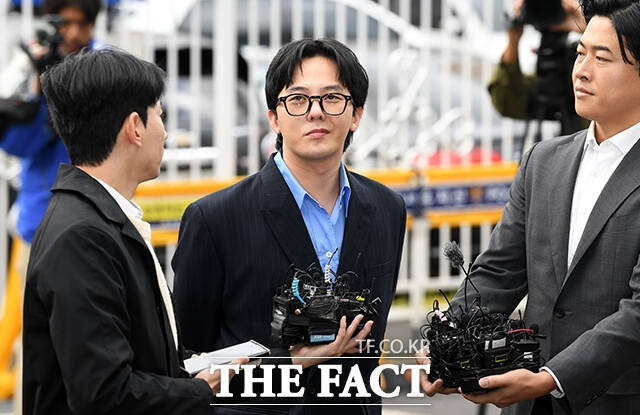 G-Dragon lần đầu xuất hiện sau khi bị cáo buộc sử dụng chất cấm.