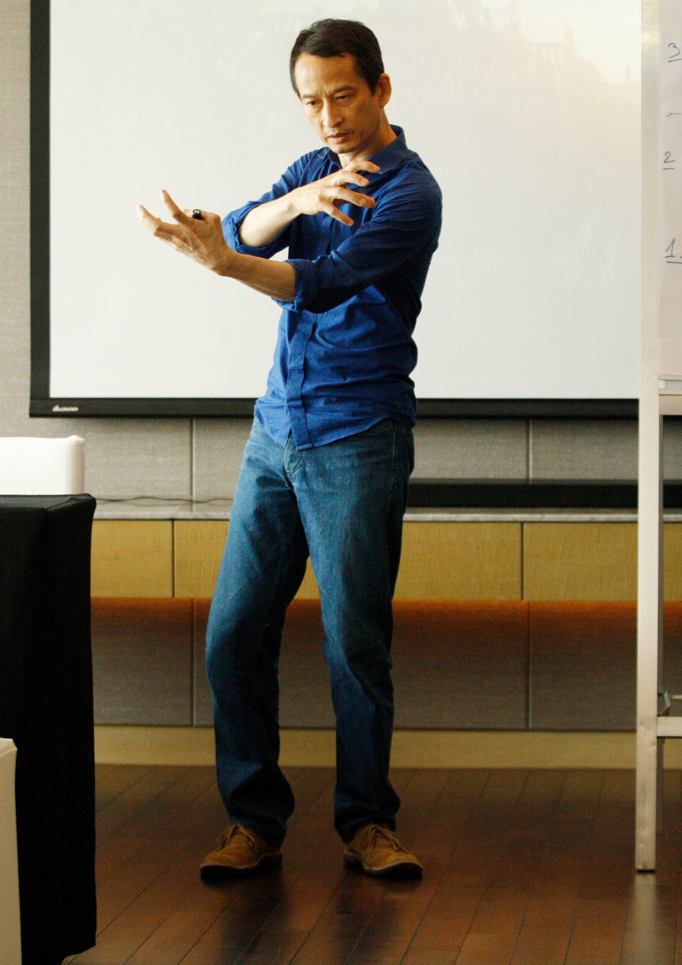 Đạo diễn Trần Anh Hùng chia sẻ kinh nghiệm tại workshop. Đạo diễn Trần Anh Hùng chia sẻ kinh nghiệm tại workshop.