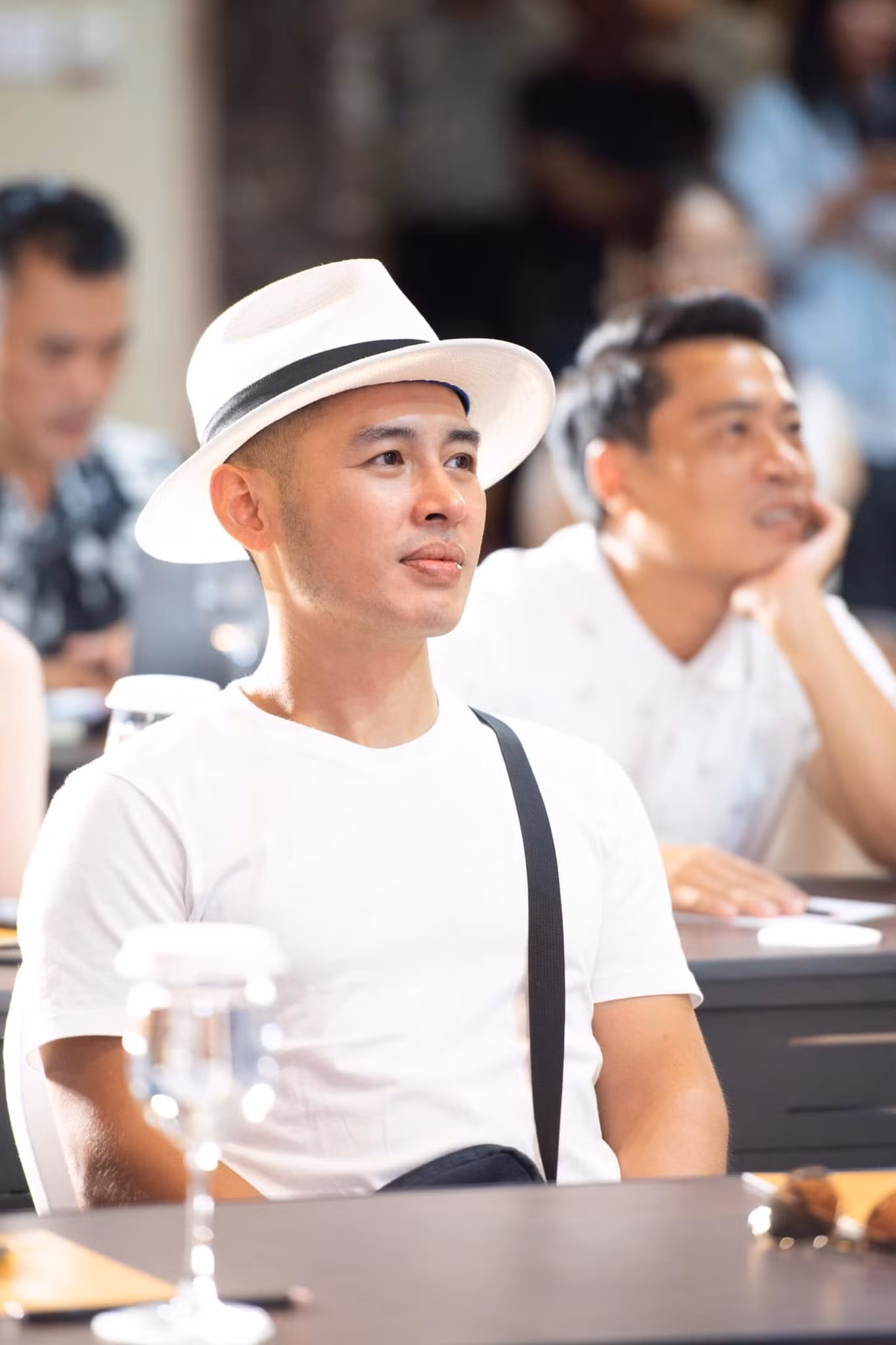 Hoàng Hải trở lại đường đua nhạc Việt sau nhiều năm vắng bóng, được khán giả ủng hộ sau Ca sĩ mặt nạ.