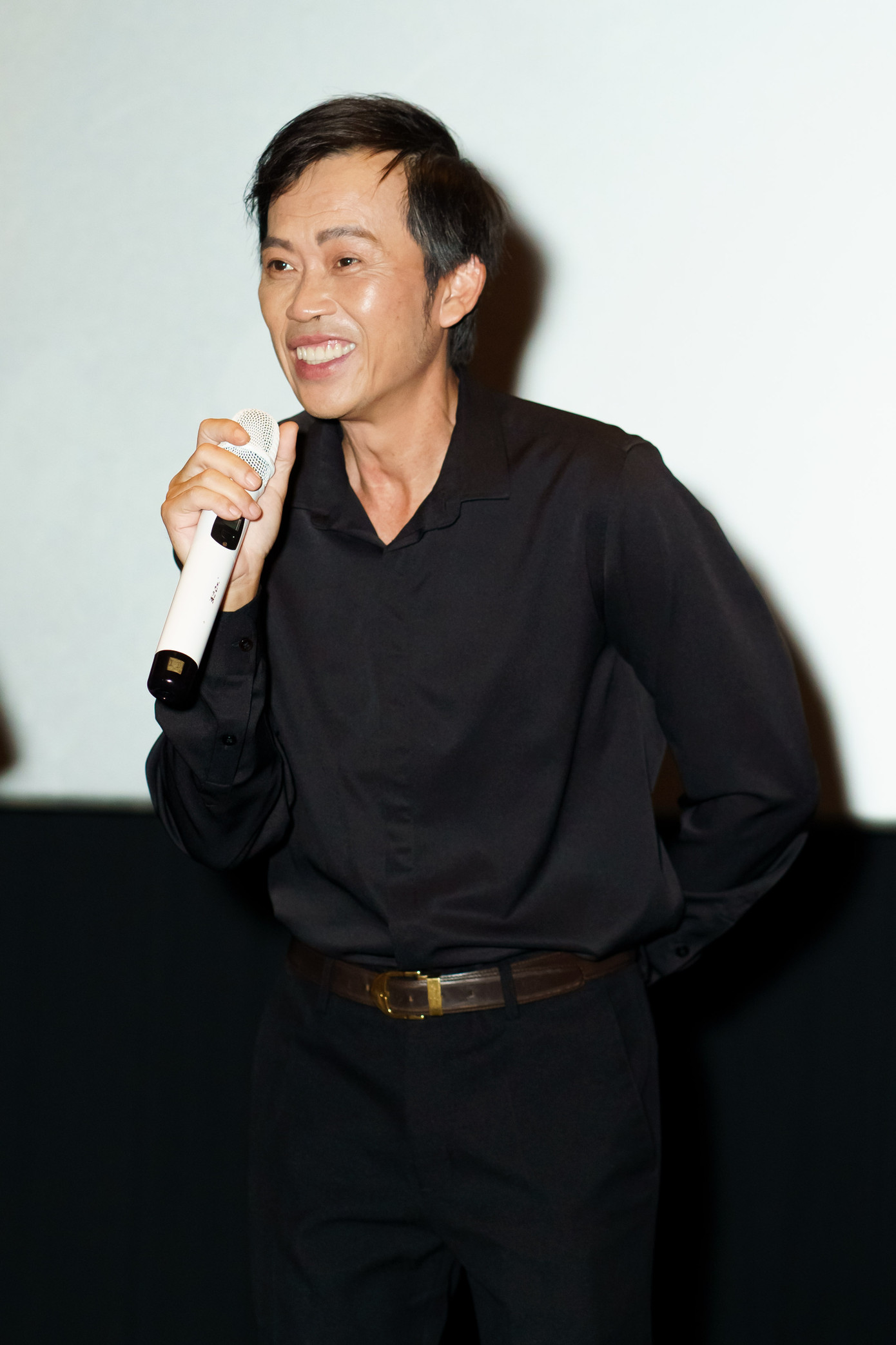 NSƯT Hoài Linh ví việc anh trở lại điện ảnh giống với "người lâu ngày bỏ cơm nên thèm". NSƯT Hoài Linh ví việc anh trở lại điện ảnh giống với "người lâu ngày bỏ cơm nên thèm".