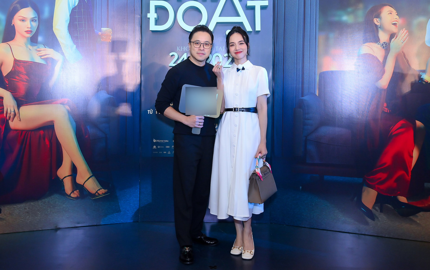 Đạo diễn Victor Vũ đến xem phim ủng hộ đồng nghiệp cùng vợ là diễn viên Đinh Ngọc Diệp. Tác phẩm Người vợ cuối cùng của nam đạo diễn đang đứng đầu phòng vé Việt, doanh thu gần 76 tỷ đồng.