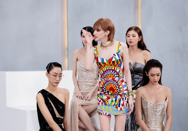 Màn nhảy vào drama không giống ai của Hương Giang.