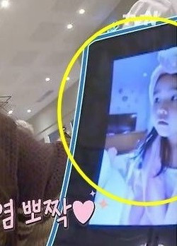 Ảnh con trai và con gái của Han Ga In. Ảnh con trai và con gái của Han Ga In.