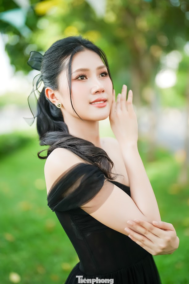 Đến với Hoa hậu Việt Nam 2024, Thùy Nhiên được nhận xét là một trong những thí sinh có gương mặt khả ái nhất. Đáp lại, cô gái quê Vĩnh Long nói: &quot;Đẹp là yếu tố quan trọng, nhưng yếu tố giúp bản thân được người khác nhớ đến là kiến thức và tri thức. Mỗi cuộc thi đều có tiêu chí riêng, điều cần làm là phải tỏa sáng trong chặng hành trình&quot;.