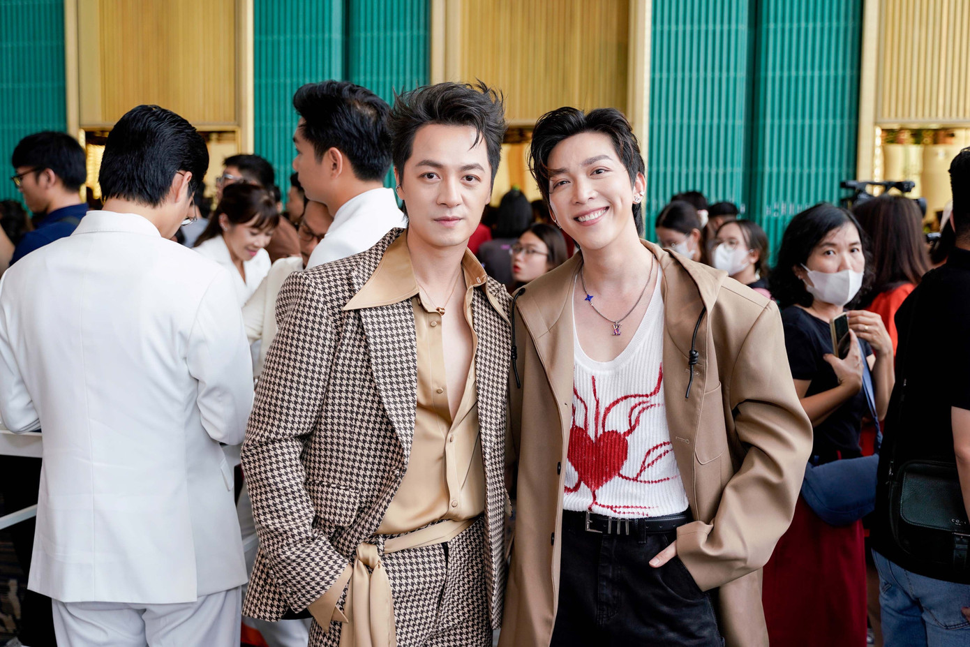 Đăng Khôi và Tăng Phúc tại buổi giới thiệu 33 anh tài của Anh trai vượt ngàn chông gai. Đăng Khôi và Tăng Phúc tại buổi giới thiệu 33 anh tài của Anh trai vượt ngàn chông gai.