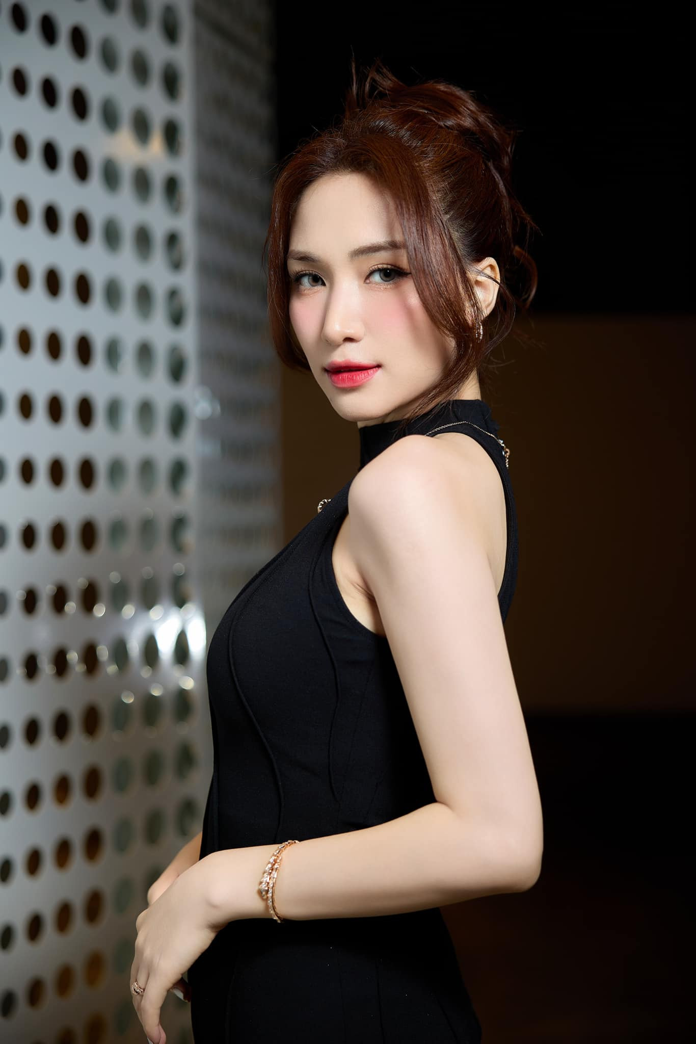 Hình ảnh Hòa Minzy trước tiệc cưới của Puka - Gin Tuấn Kiệt.