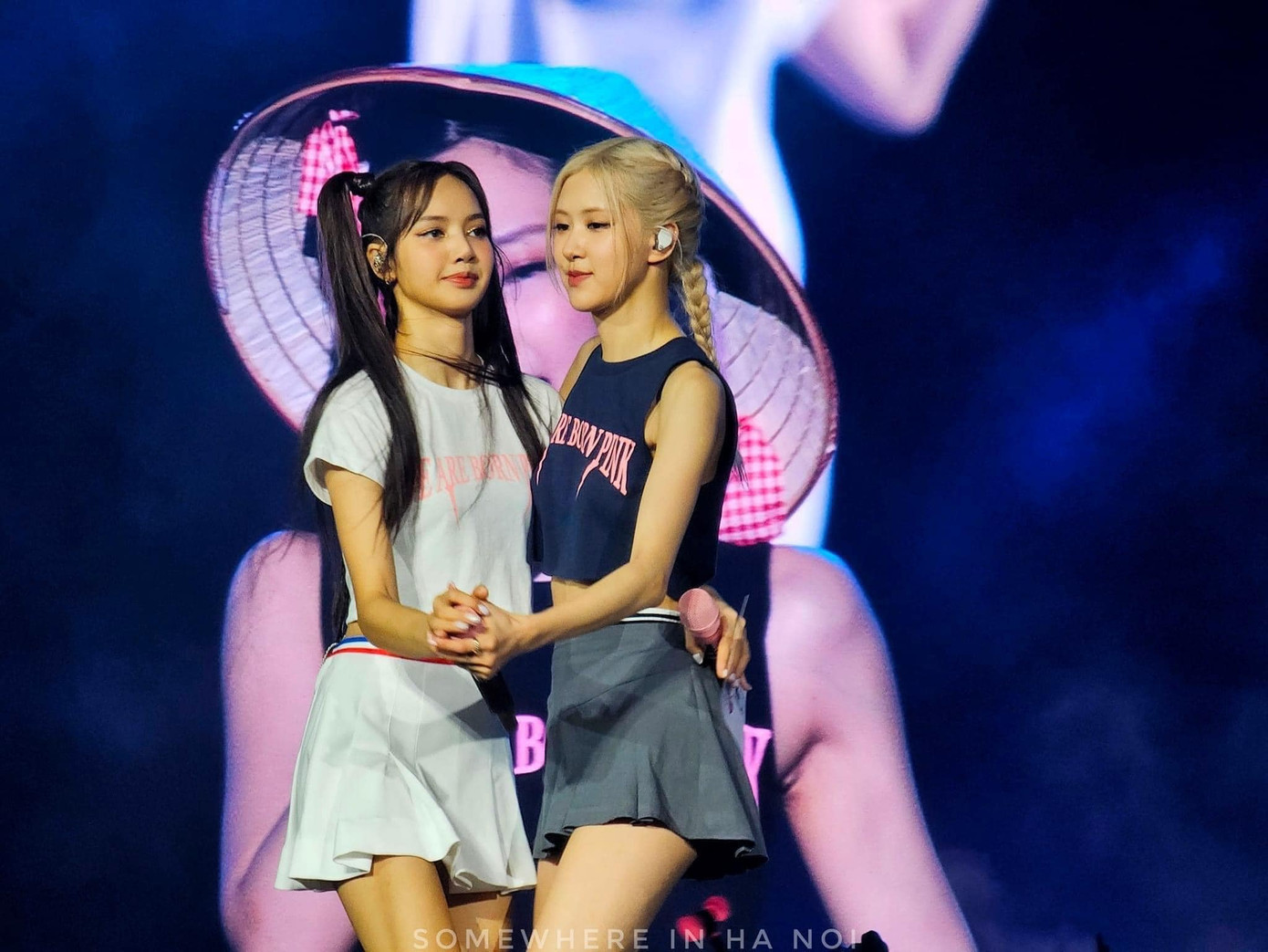 BlackPink kiếm tiền khủng từ các buổi hòa nhạc, gần nhất là tại Hà Nội. BlackPink kiếm tiền khủng từ các buổi hòa nhạc, gần nhất là tại Hà Nội.