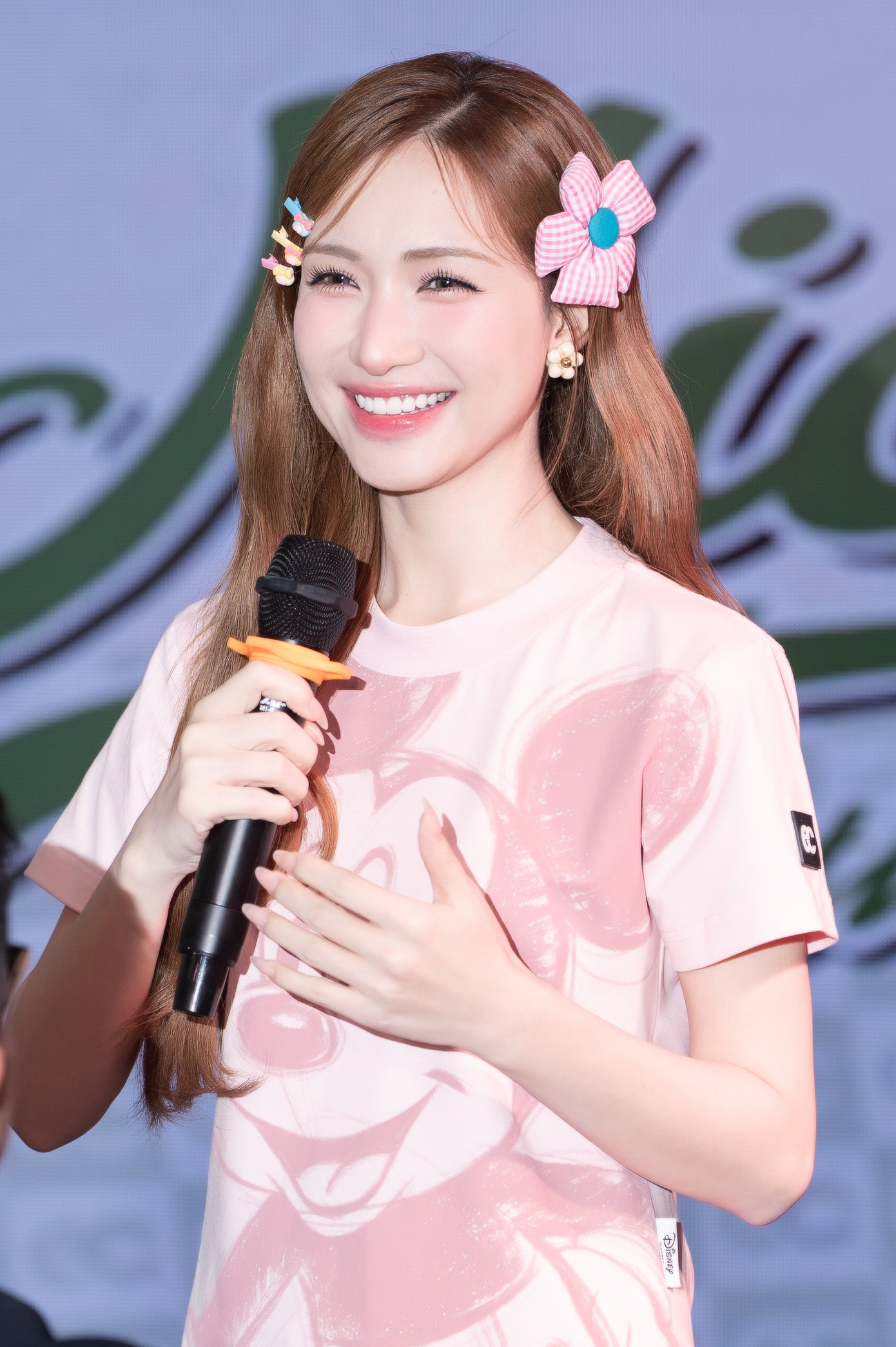 Hoa hậu Thanh Thủy, ca sĩ Hòa Minzy và dàn hoa hậu, á hậu tại chương trình. Hoa hậu Thanh Thủy, ca sĩ Hòa Minzy và dàn hoa hậu, á hậu tại chương trình.