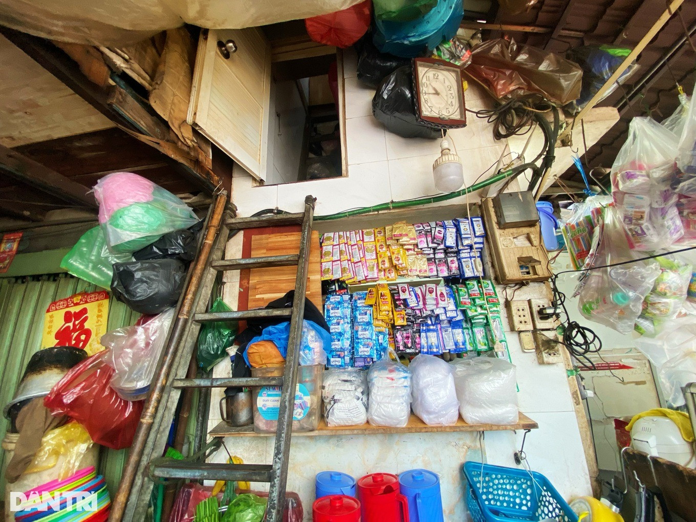 Ngôi nhà vỏn vẹn 1m2 nơi bà Thu Vân sinh sống (Ảnh: Diệp Bình).