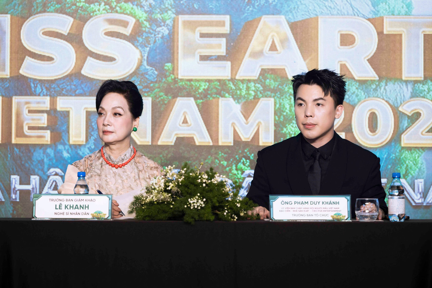 Trưởng ban giám khảo NSND Lê Khanh và Trưởng ban tổ chức Duy Khánh nói về suất thi quốc tế của Hoa hậu Trái Đất.
