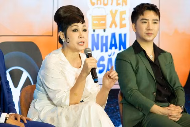 NSND Hồng Vân làm host sau khi giảm 14 kg.