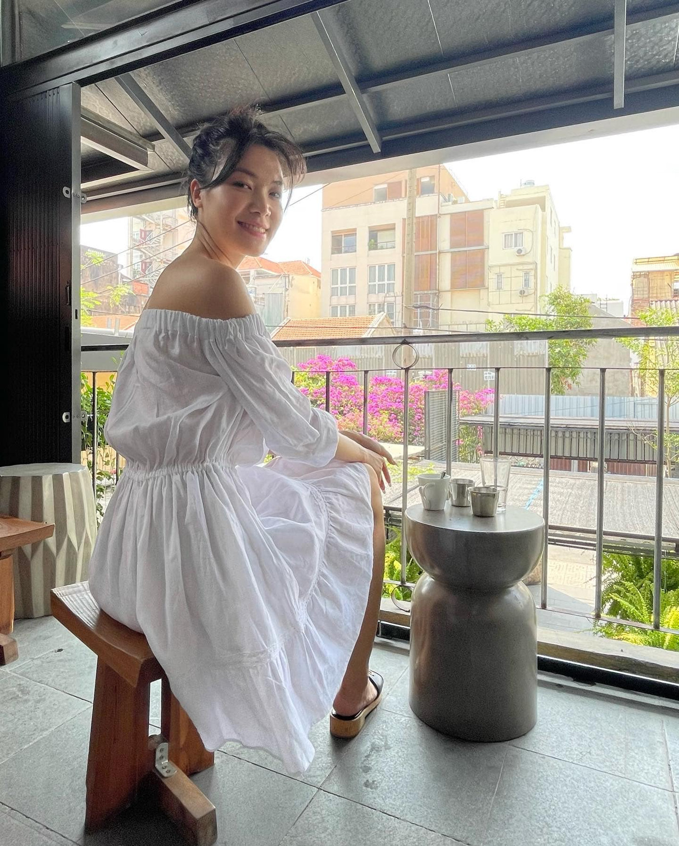 Nhẹ nhàng và trong trẻo là nguyên tắc trang điểm, phối đồ của Hoa hậu Thùy Dung. Nhẹ nhàng và trong trẻo là nguyên tắc trang điểm, phối đồ của Hoa hậu Thùy Dung.