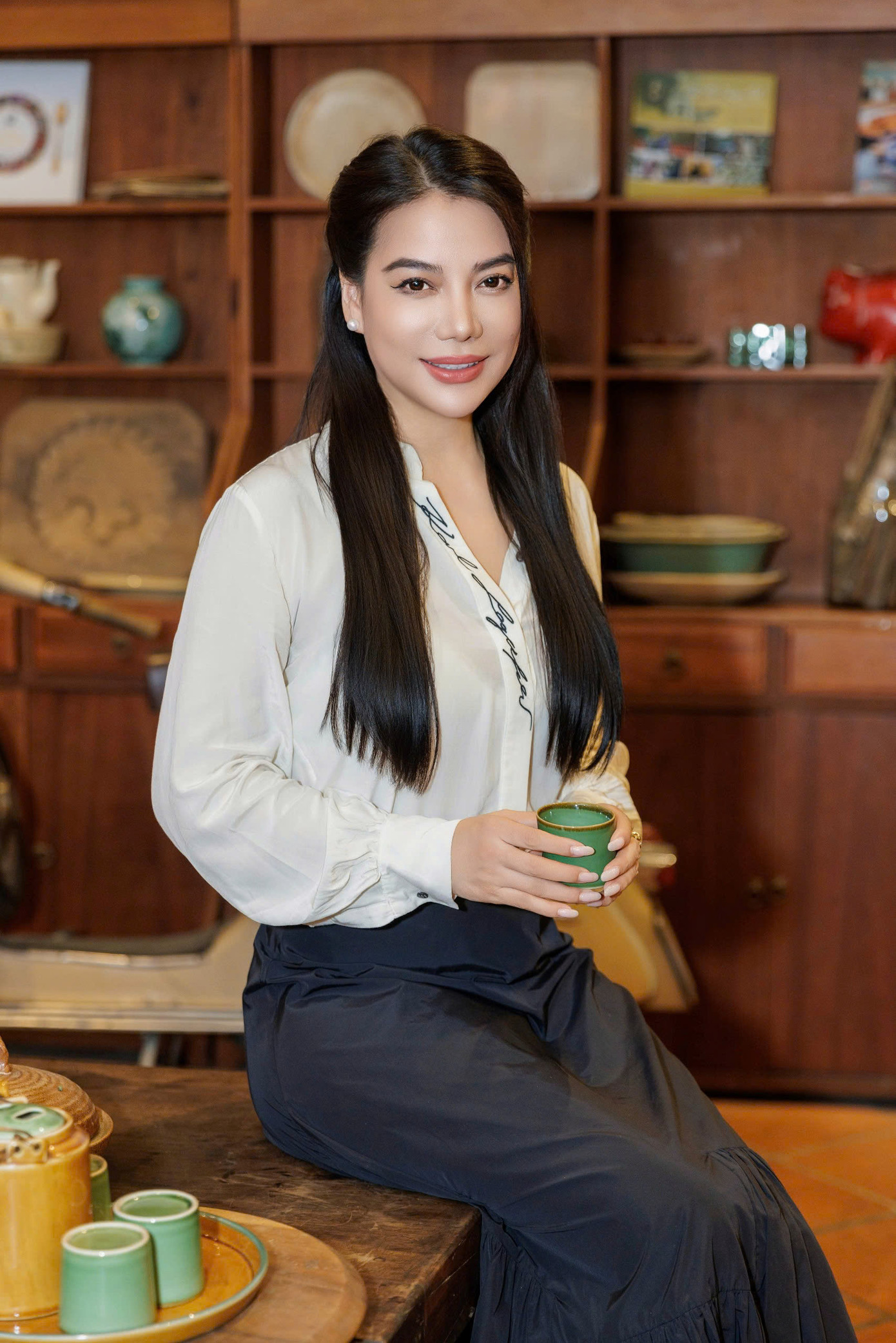 Diễn viên Kiều Chinh, Trương Ngọc Ánh, Uy Nhân học cách kết nối trong hậu trường phim Mỹ ghi hình tại Việt Nam. Diễn viên Kiều Chinh, Trương Ngọc Ánh, Uy Nhân học cách kết nối trong hậu trường phim Mỹ ghi hình tại Việt Nam.