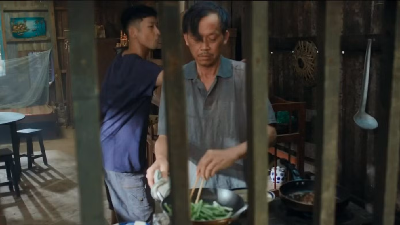 Sau nhiều năm ngừng đóng phim nhựa, NSƯT Hoài Linh trở lại với vai diễn bi kịch, nặng về tâm lý.