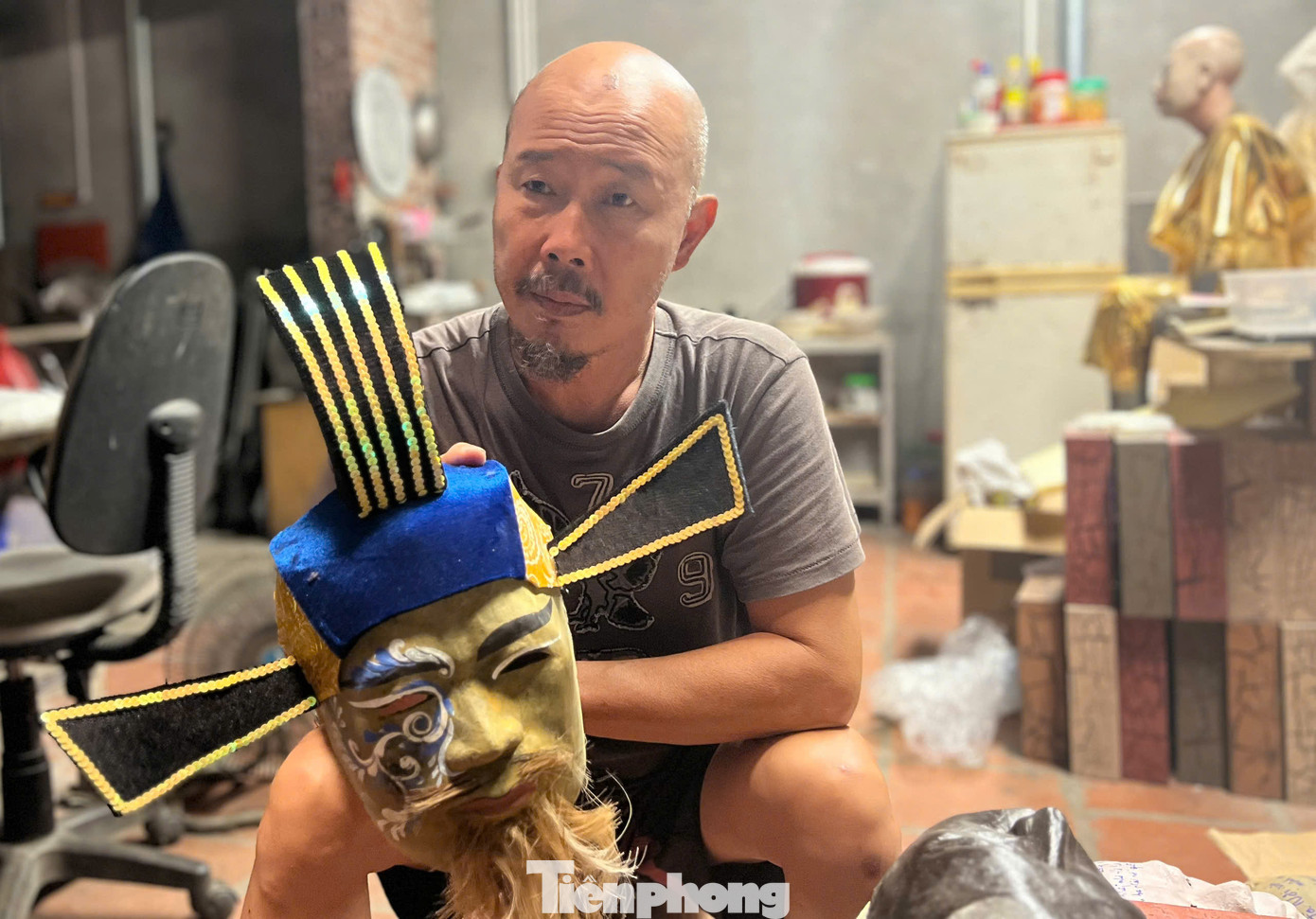 Nghệ sĩ Đinh Công Đạt hy vọng các nghệ nhân, làng nghề đầu tư nghiêm túc làm mặt nạ để bán cho du khách quốc tế.