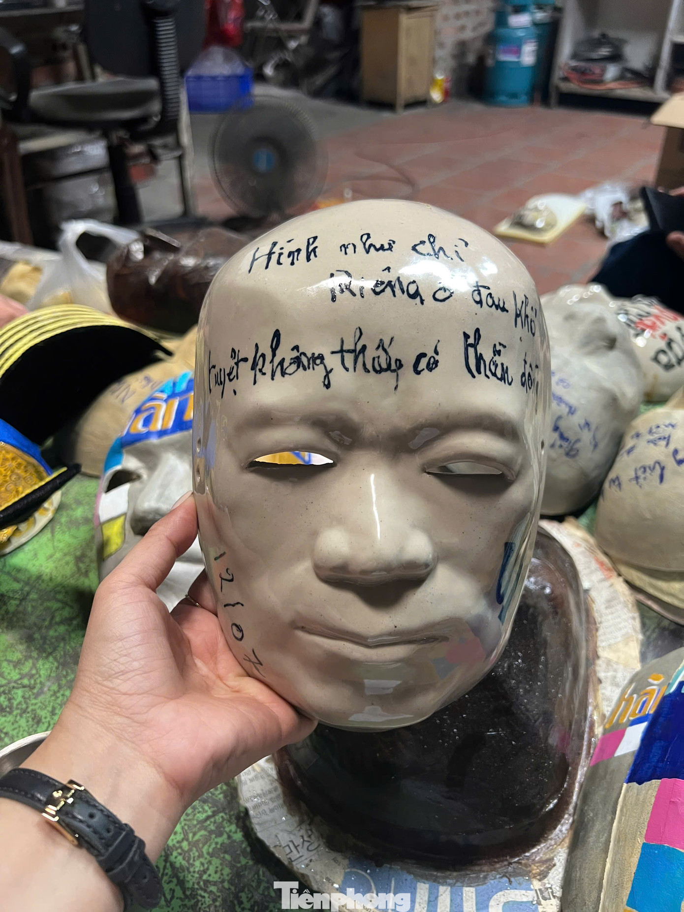 Mặt phố của nhà văn Nguyễn Việt Hà.