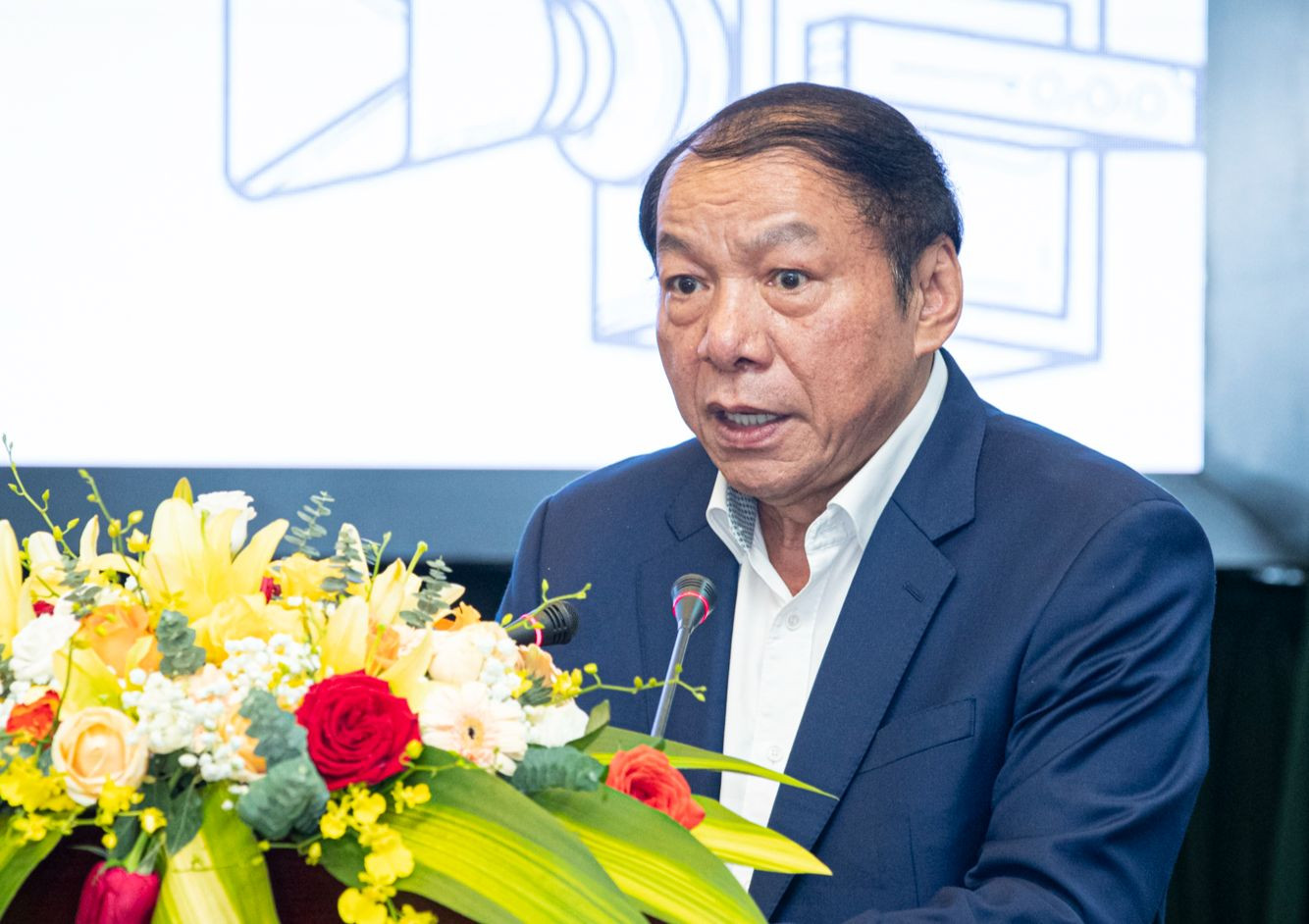 Bộ trưởng Bộ VHTTDL Nguyễn Văn Hùng phát biểu tại tọa đàm Việt Nam - điểm đến mới của điện ảnh thế giới. Bộ trưởng Bộ VHTTDL Nguyễn Văn Hùng phát biểu tại tọa đàm Việt Nam - điểm đến mới của điện ảnh thế giới.