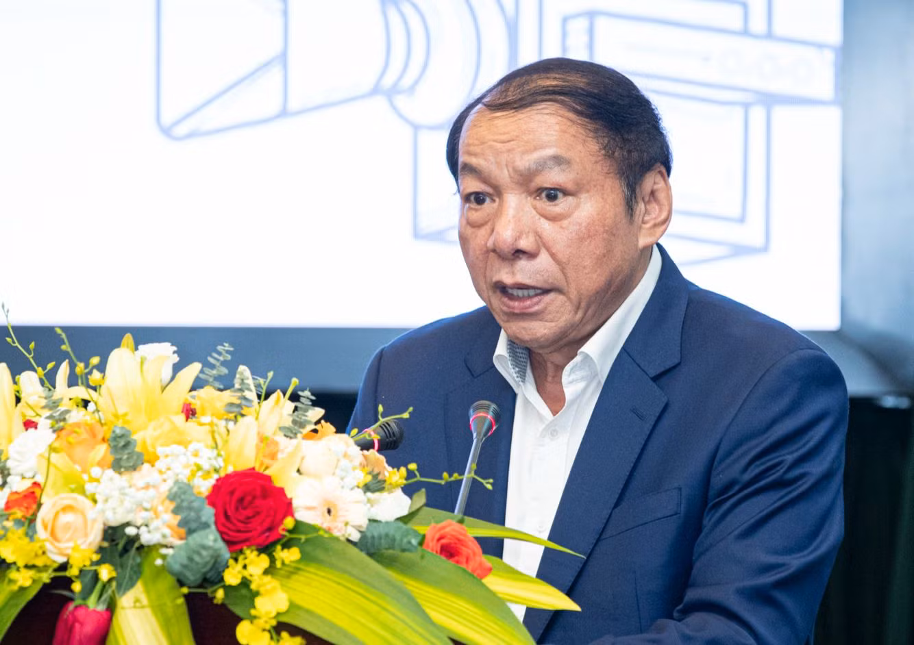 Bộ trưởng Bộ VHTTDL Nguyễn Văn Hùng phát biểu tại tọa đàm Việt Nam - điểm đến mới của điện ảnh thế giới. Bộ trưởng Bộ VHTTDL Nguyễn Văn Hùng phát biểu tại tọa đàm Việt Nam - điểm đến mới của điện ảnh thế giới.