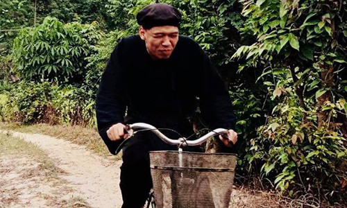 Trung ruồi hóa thân thành chàng dân tộc lên tỉnh trong sêri hài sitcom ảnh 1