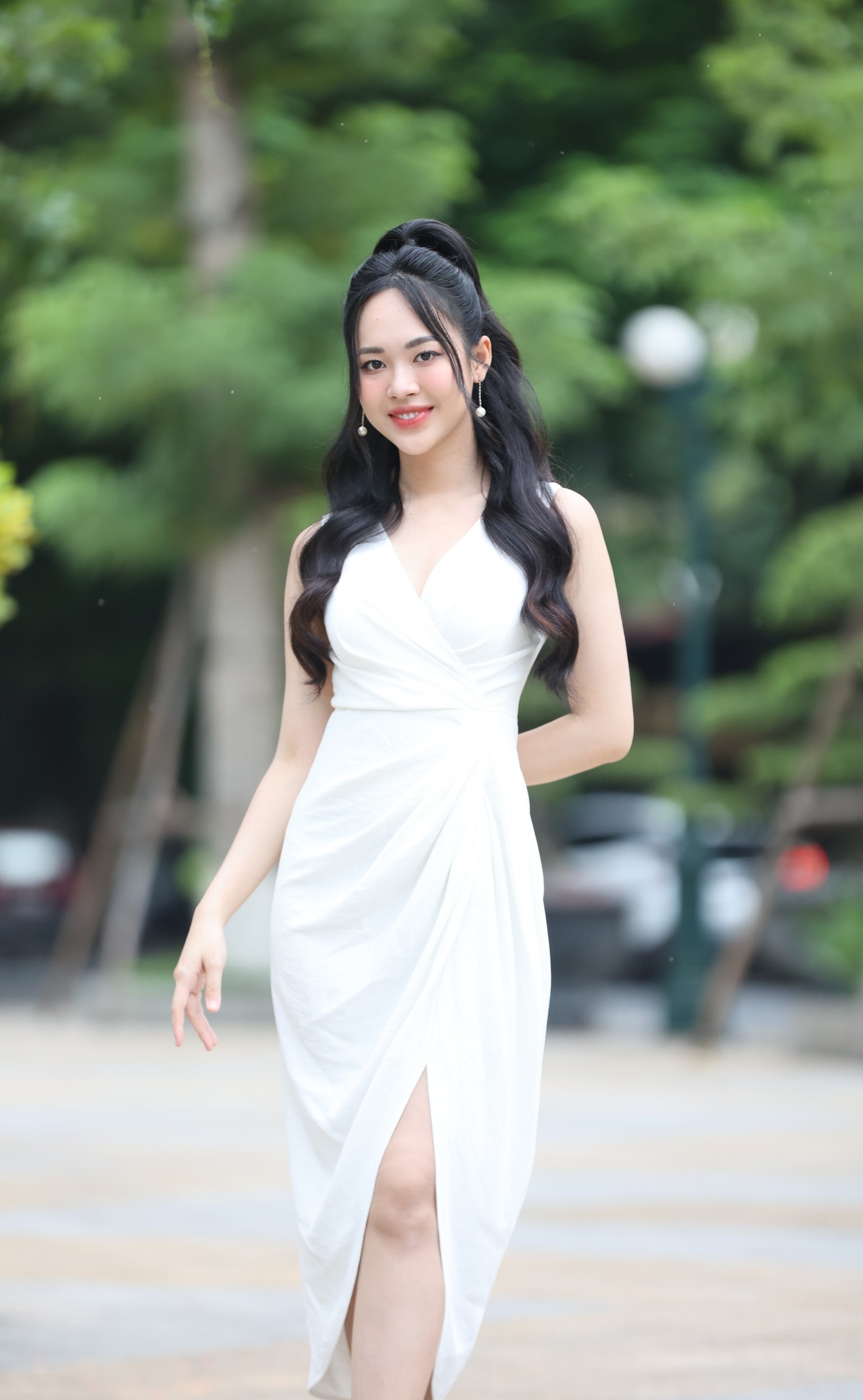 Người đẹp Thanh Hóa toả sáng với nụ cười rạng rỡ và nhan sắc kiêu sa.