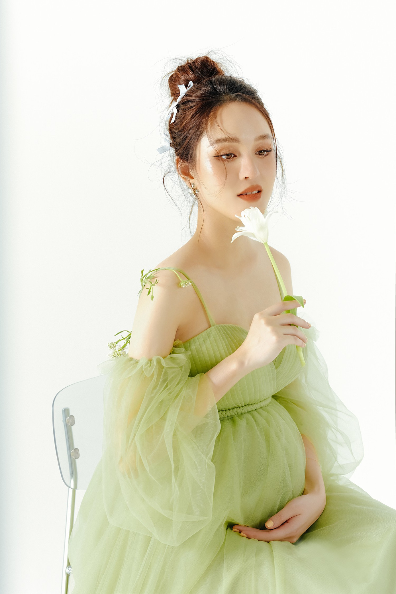 Á hậu Hoàng Anh khi mang bầu con thứ 3.