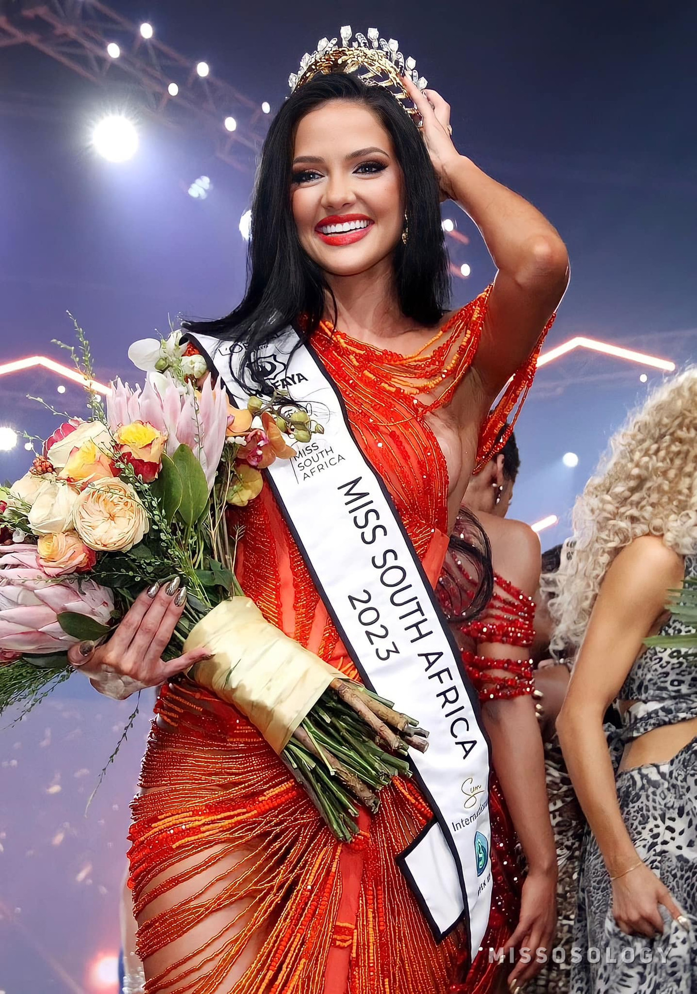 Tối 13/8, đêm chung kết Hoa hậu Nam Phi 2023 đã diễn ra với kết quả chiến thắng thuộc về người đẹp Natasha Joubert. Trong khoảnh khắc được xướng tên, Natasha Joubert xúc động, liên tục ôm mặt khóc vì hạnh phúc.