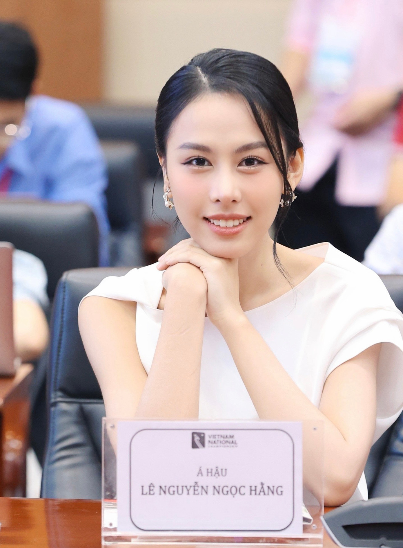 Á hậu Ngọc Hằng rạng rỡ tại sự kiện.