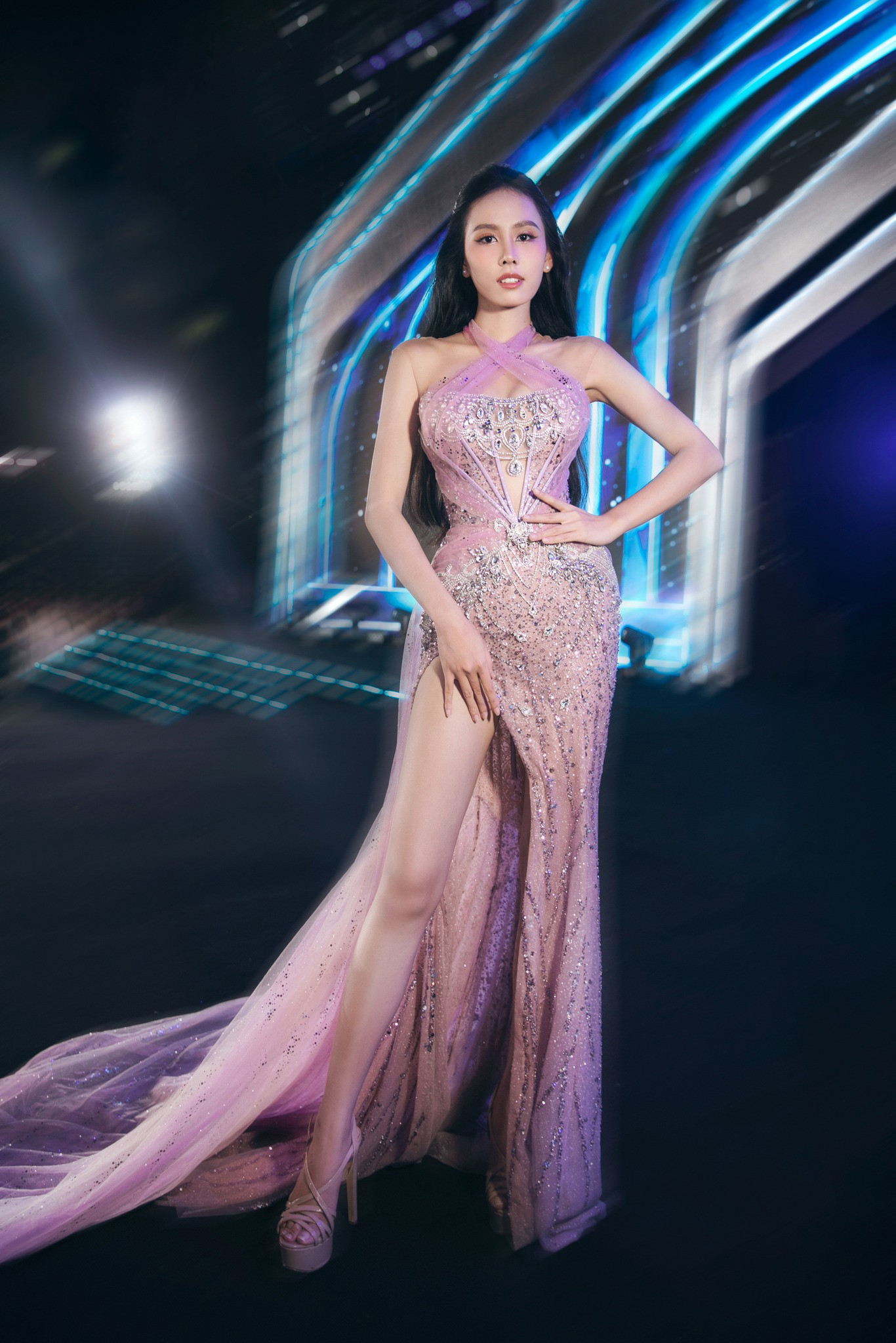 Sau 8 tháng giành ngôi vị Á hậu 2 tại Hoa hậu Việt Nam 2022, Ngọc Hằng đang tích cực rèn luyện các kỹ năng để chuẩn bị cho hành trình mới.