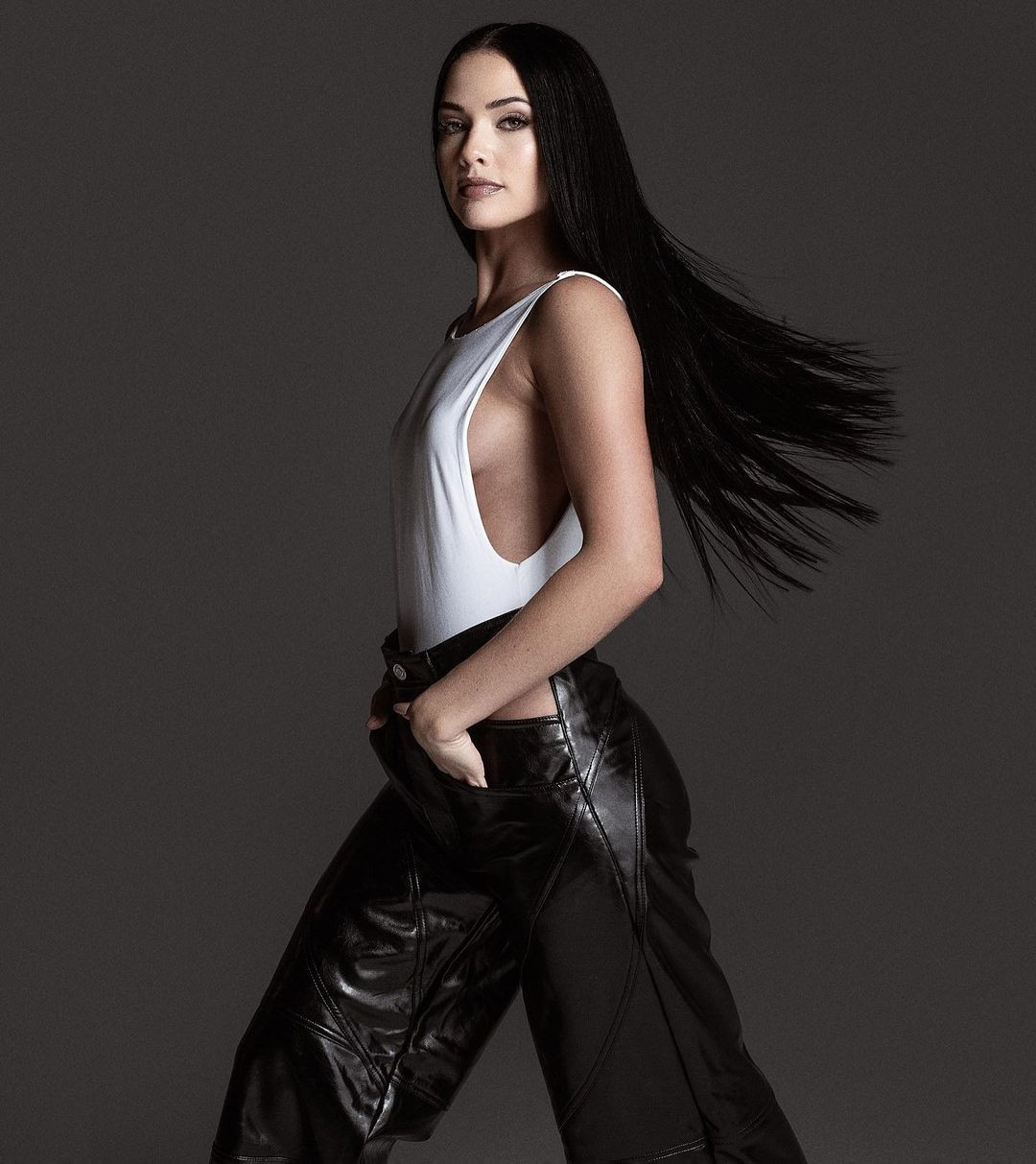 Cuộc thi Hoa hậu Nam Phi 2023 được tổ chức theo dạng chương trình truyền hình thực tế, có tên Crown Chasers. Natasha Joubert là người đẹp nổi bật và giành nhiều chiến thắng trong các tập thi. Cô được đánh giá là người đẹp nhiều kinh nghiệm, nhan sắc đang vào độ chín muồi.